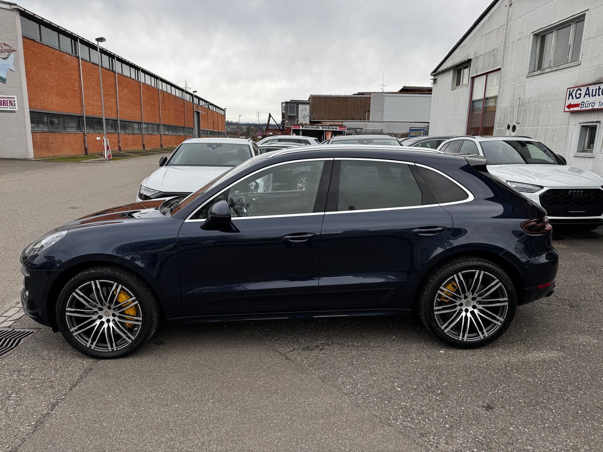 PORSCHE Macan Turbo Performance PDK-image-3