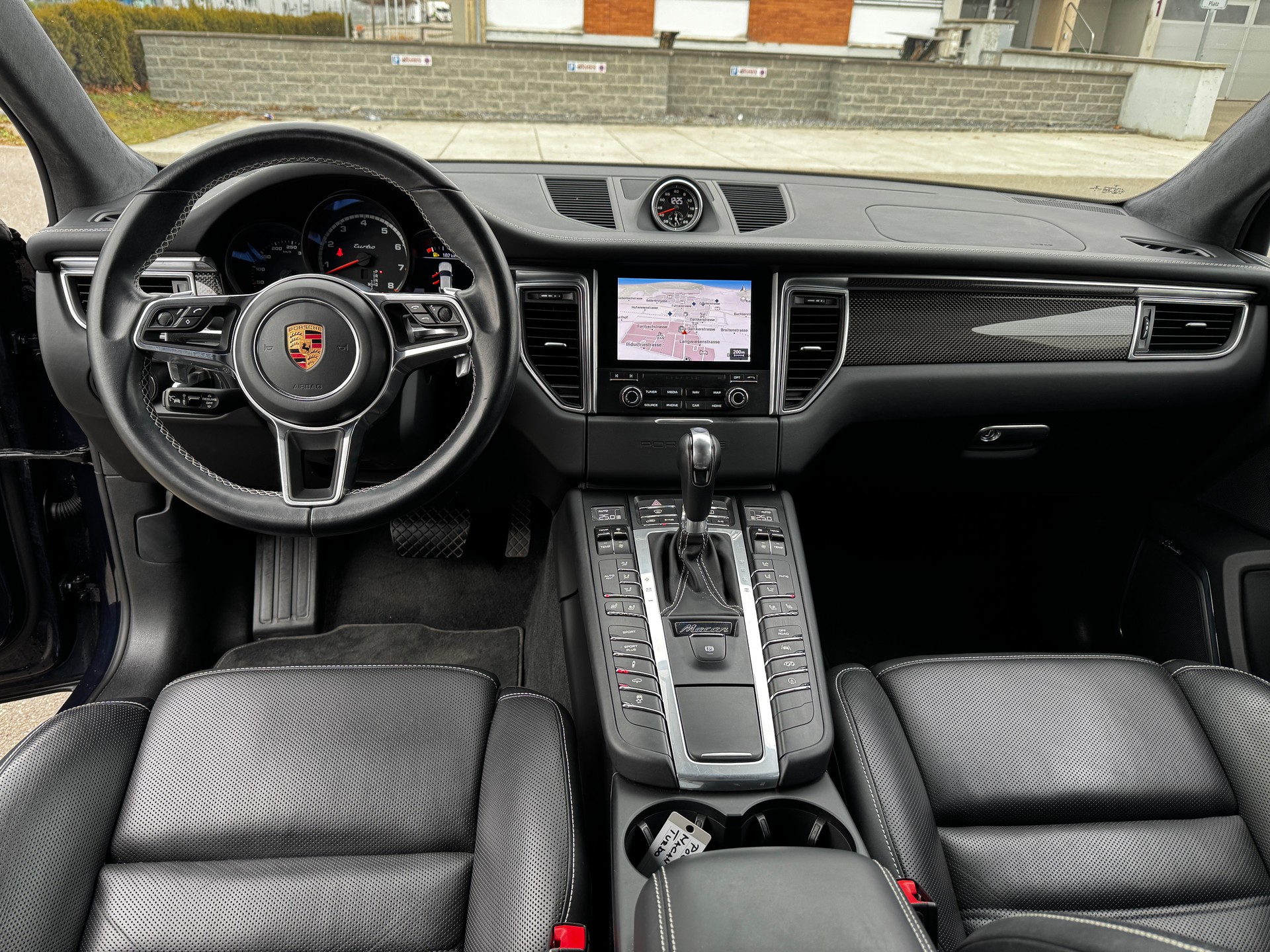 PORSCHE Macan Turbo Performance PDK-image-5