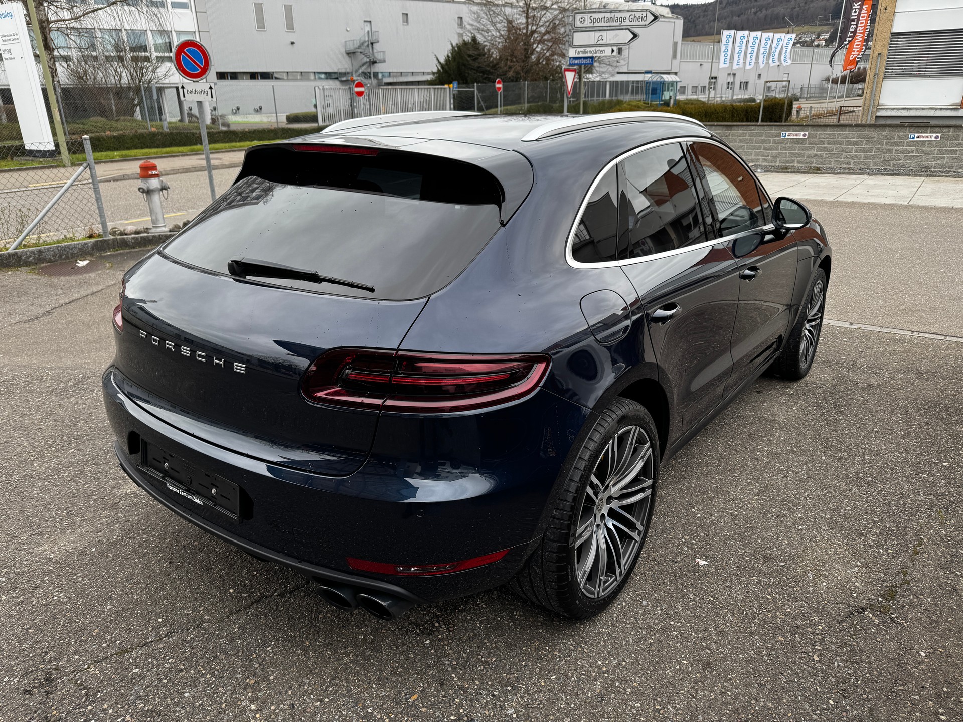 PORSCHE Macan Turbo Performance PDK-image-2