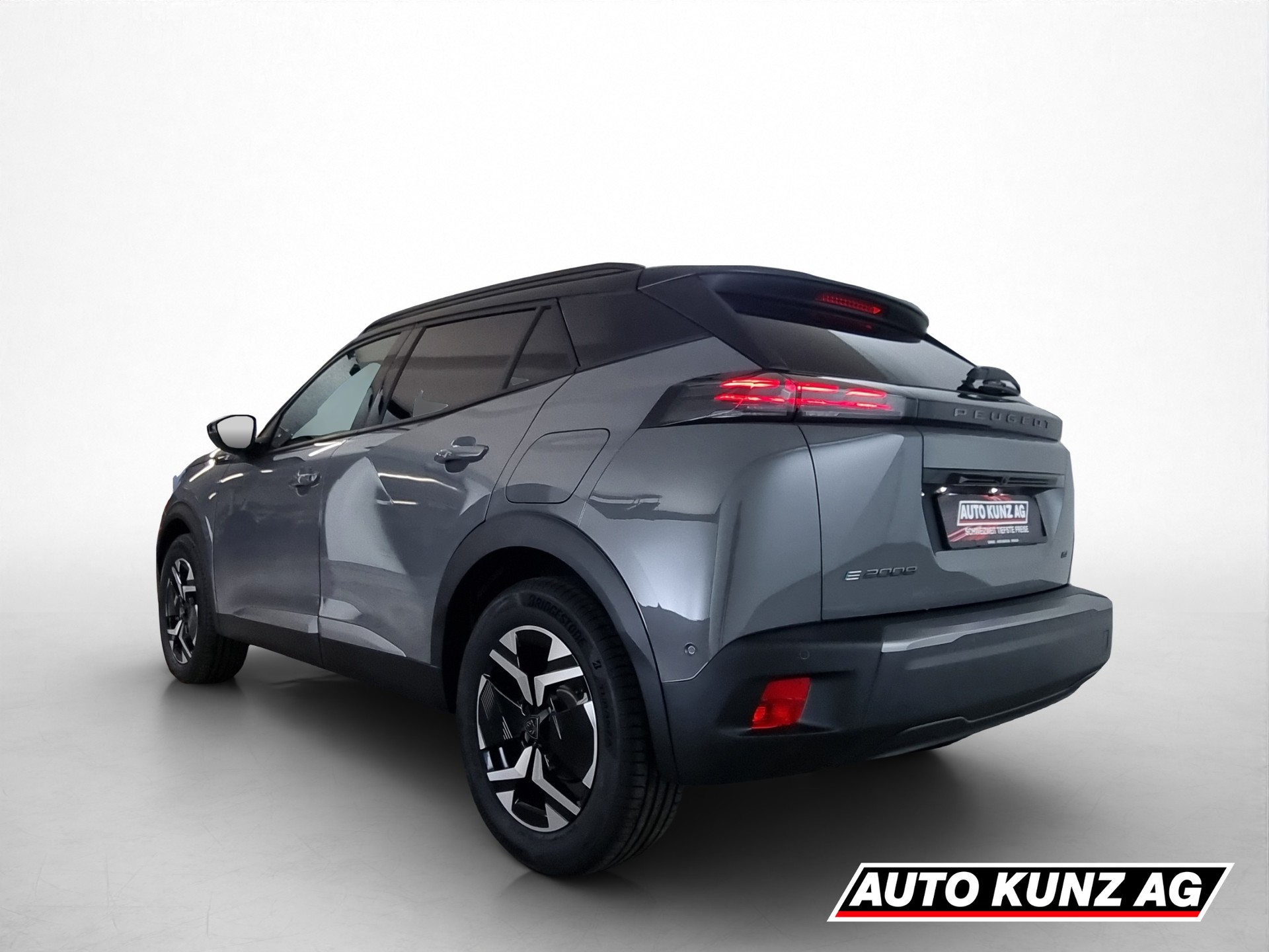 PEUGEOT 2008 54kWh e-GT-showroom-element-3