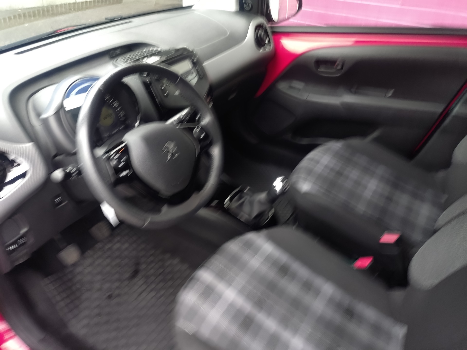PEUGEOT 108 e-1.0 VTi Stop&Start Style Top-image-7