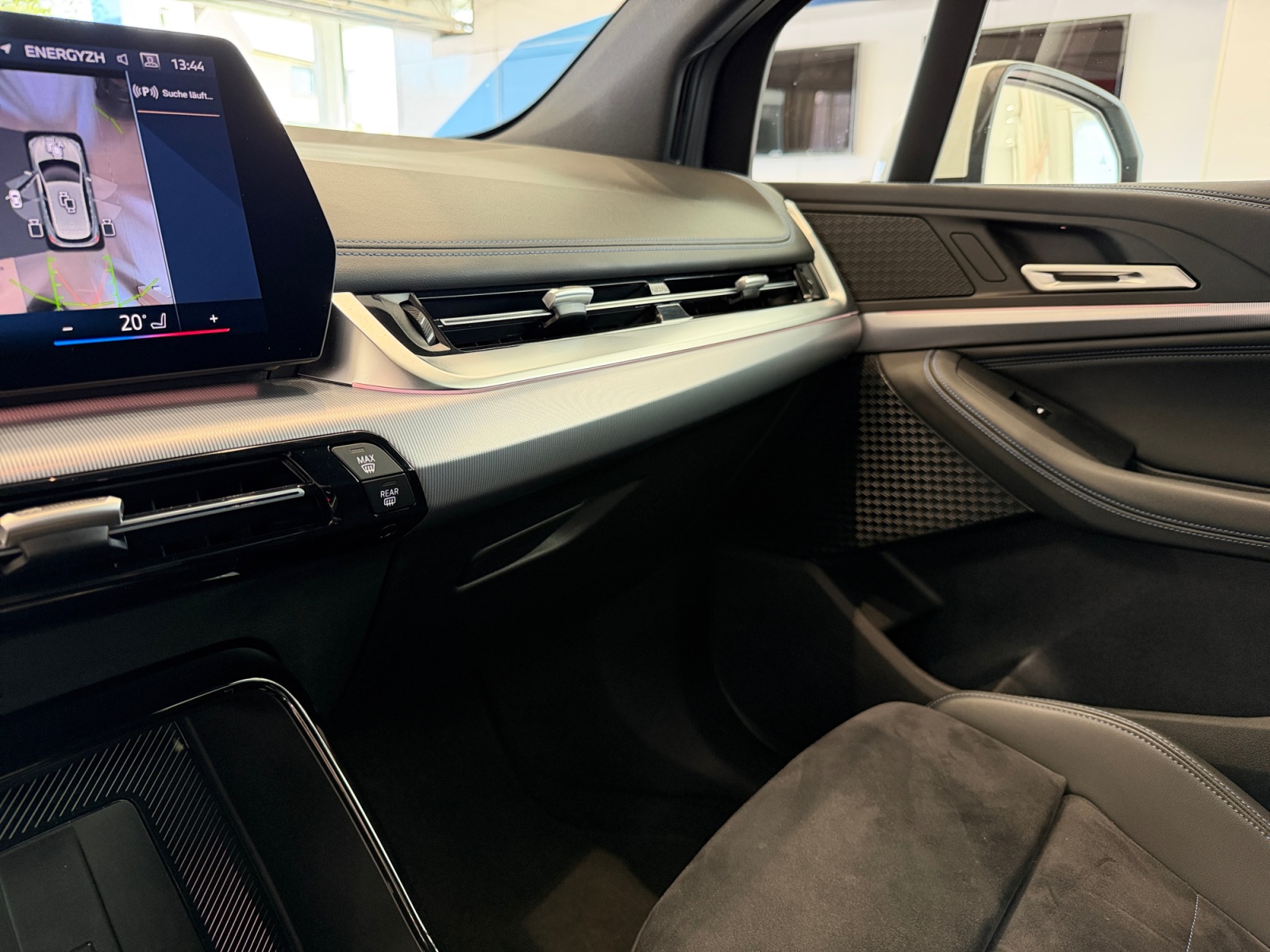 BMW 218d Active Tourer M Sport DKG AHK-image-12