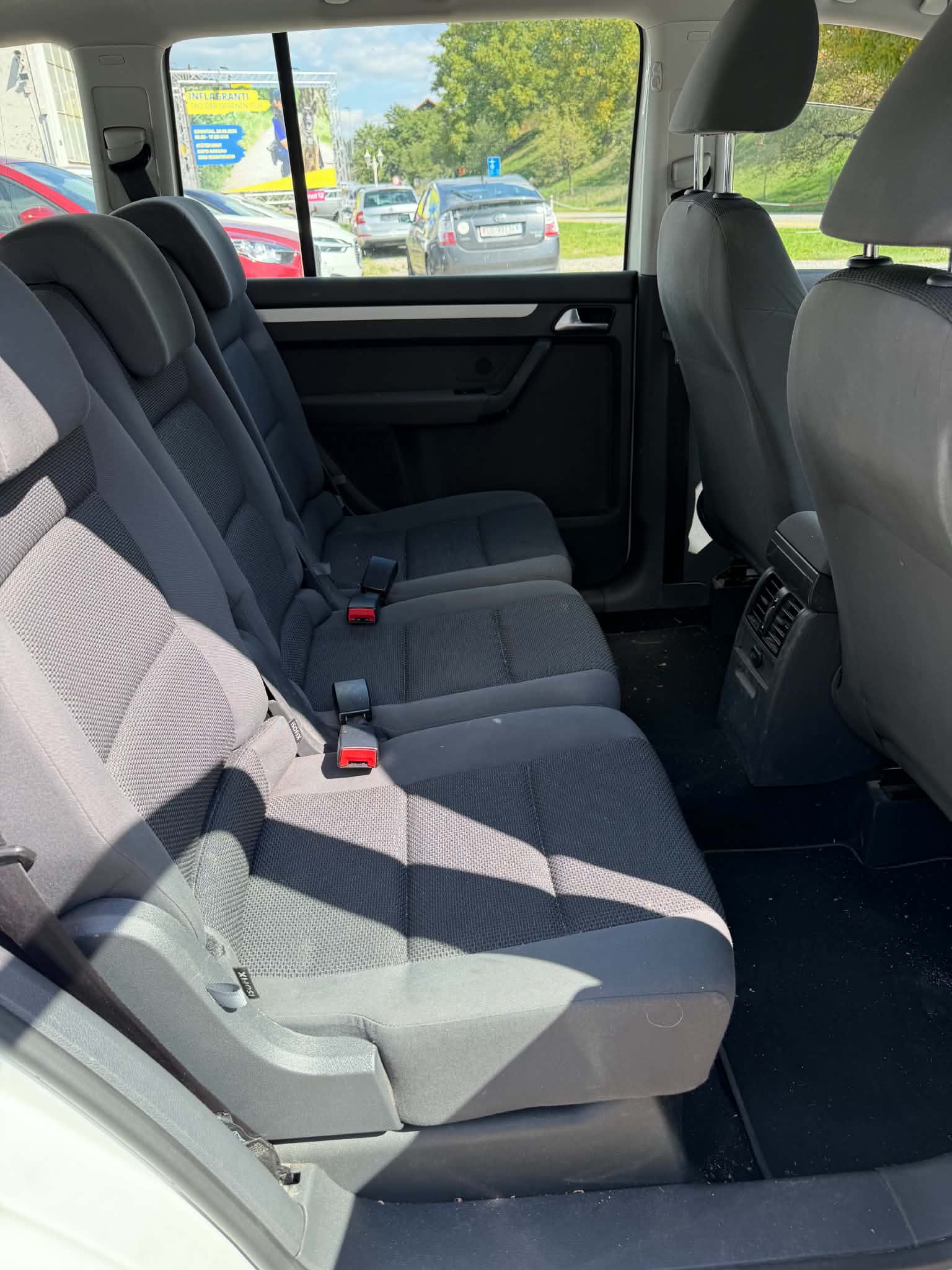 VW Touran 1.4 TSI EcoFuel Highline DSG-image-3