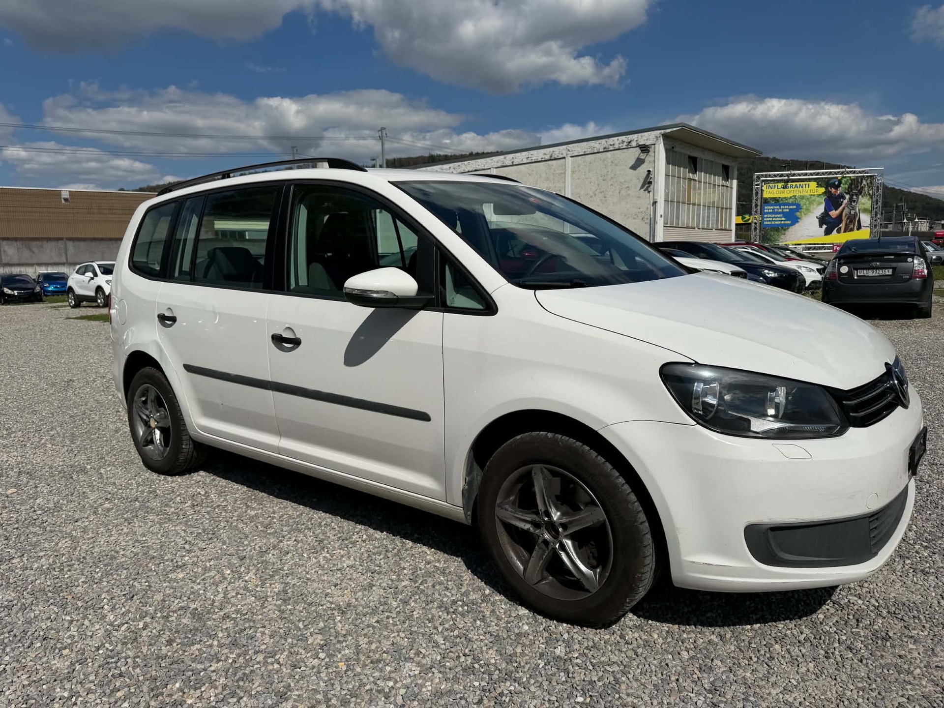 VW Touran 1.4 TSI EcoFuel Highline DSG-image-12