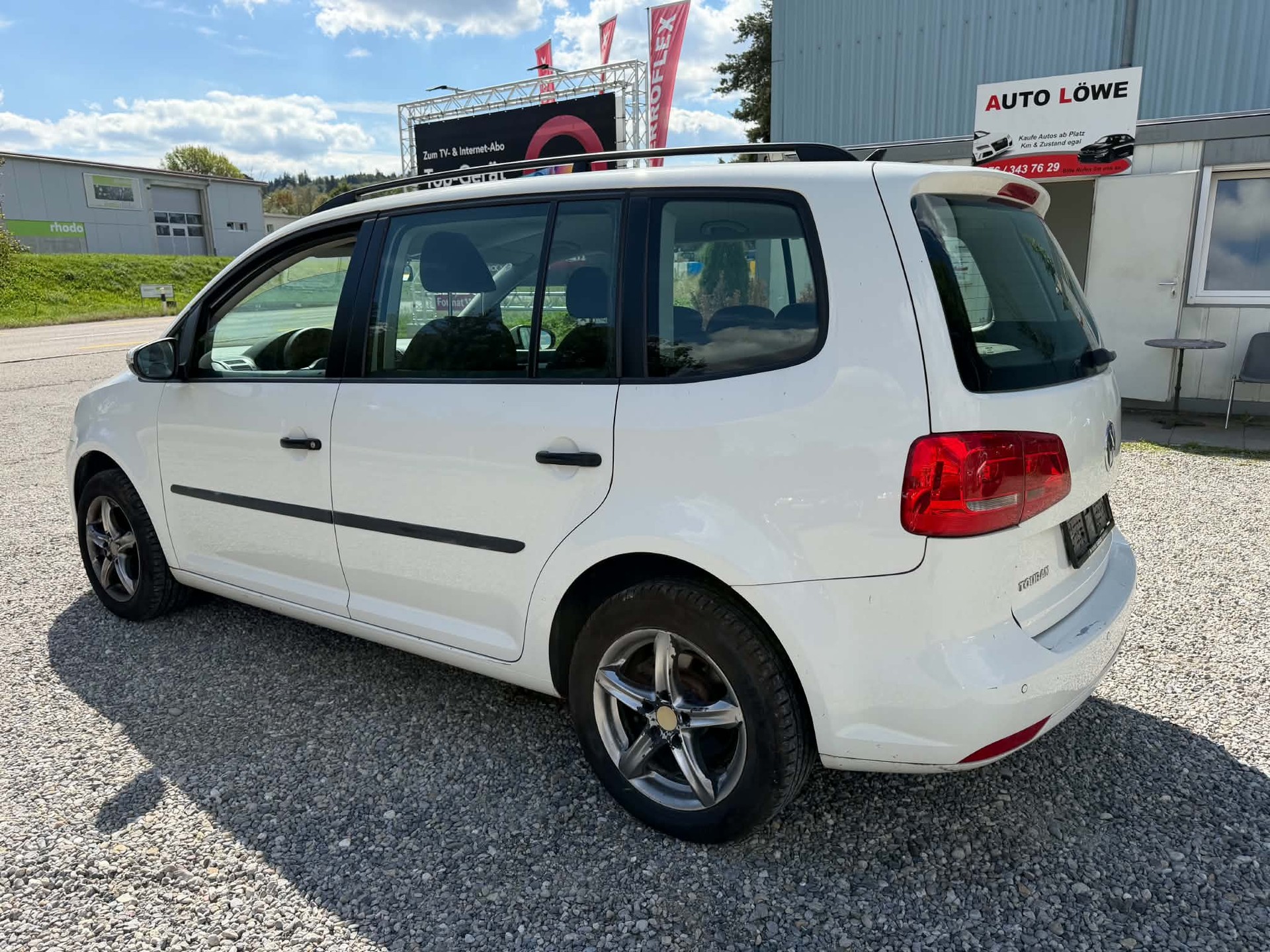 VW Touran 1.4 TSI EcoFuel Highline DSG-image-6