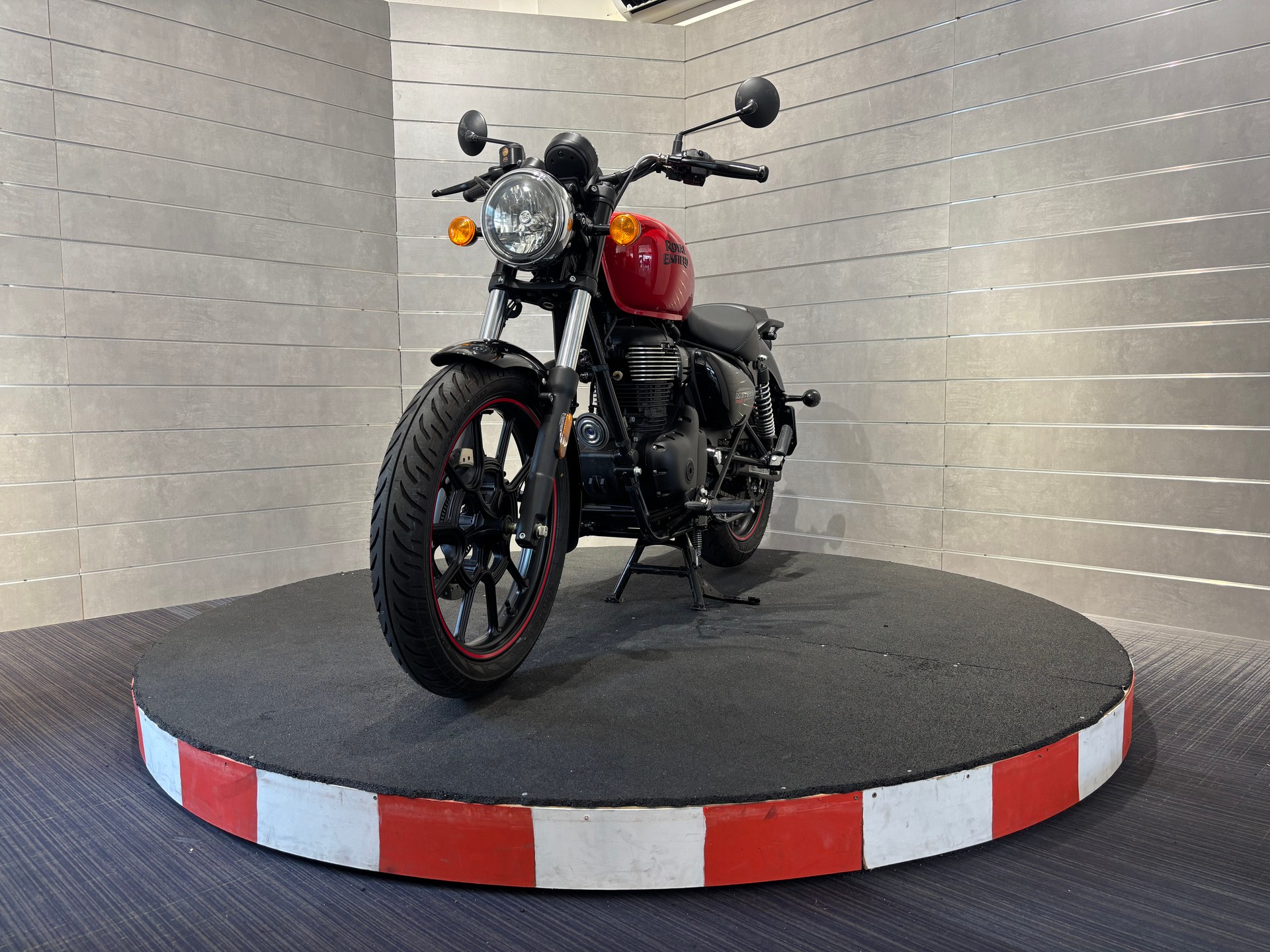 ROYAL ENFIELD Meteor Fireball