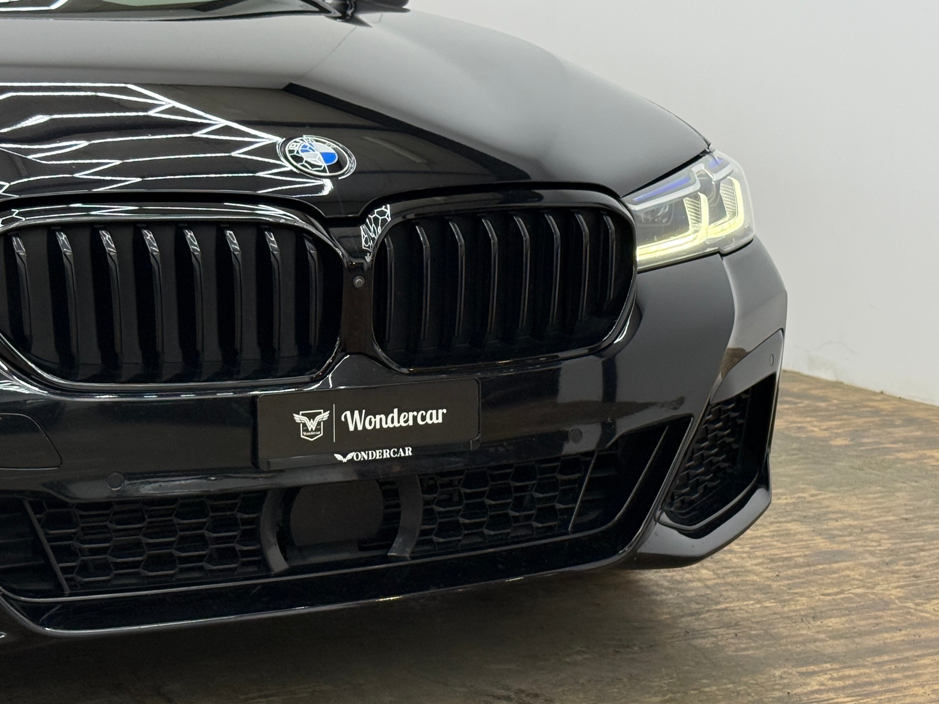 BMW 540d xDrive 48V Touring M Sport Steptronic-image-2