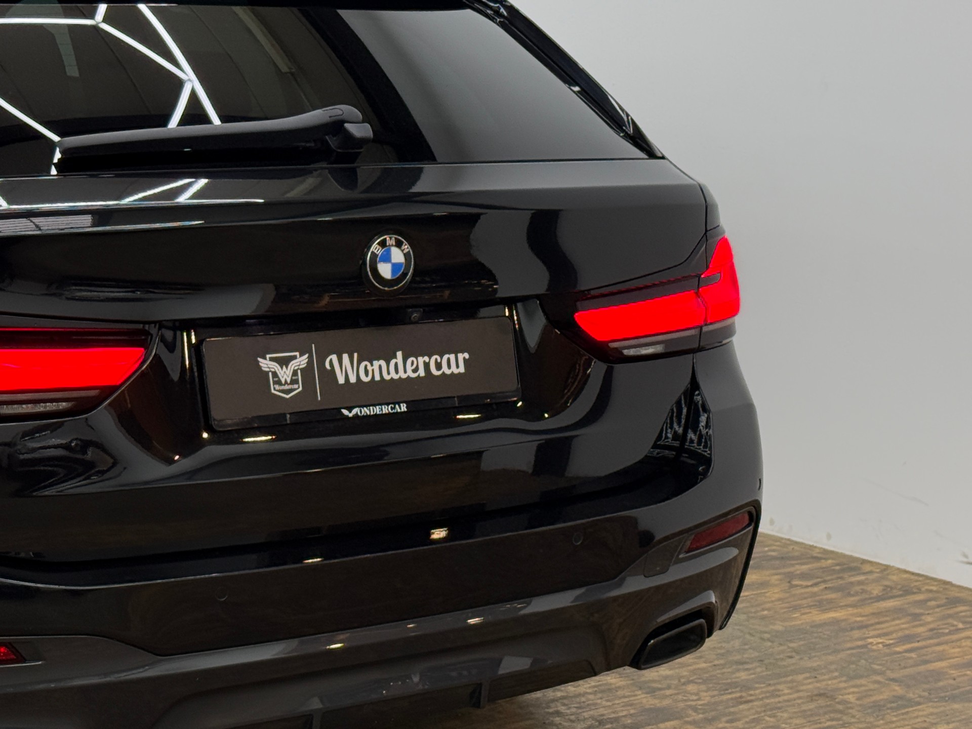 BMW 540d xDrive 48V Touring M Sport Steptronic-image-12
