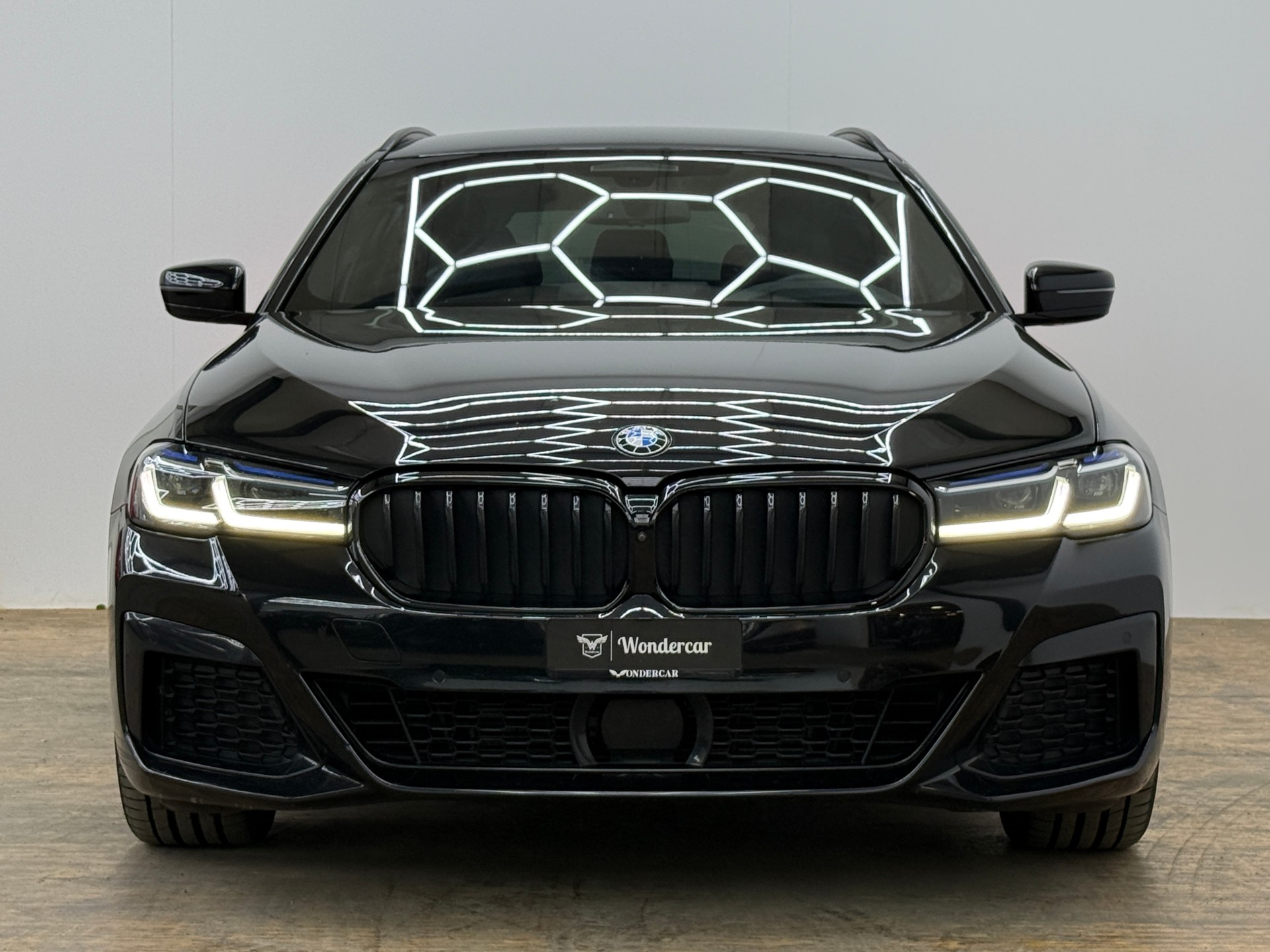 BMW 540d xDrive 48V Touring M Sport Steptronic-image-3