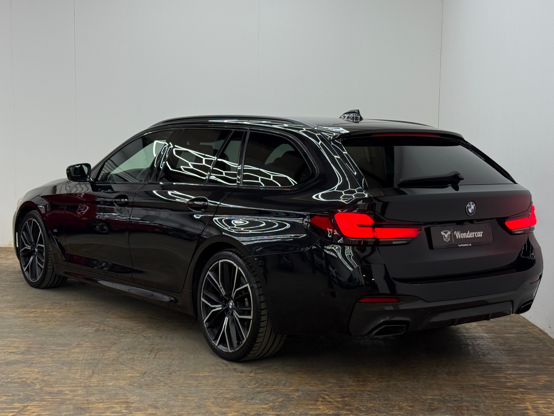 BMW 540d xDrive 48V Touring M Sport Steptronic-image-9
