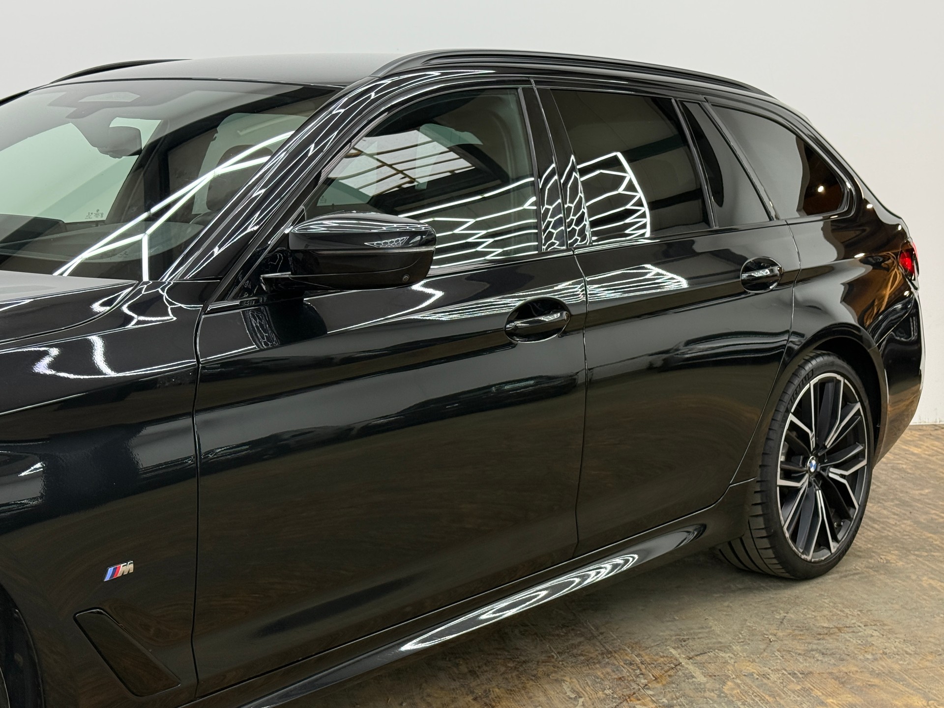 BMW 540d xDrive 48V Touring M Sport Steptronic-image-6