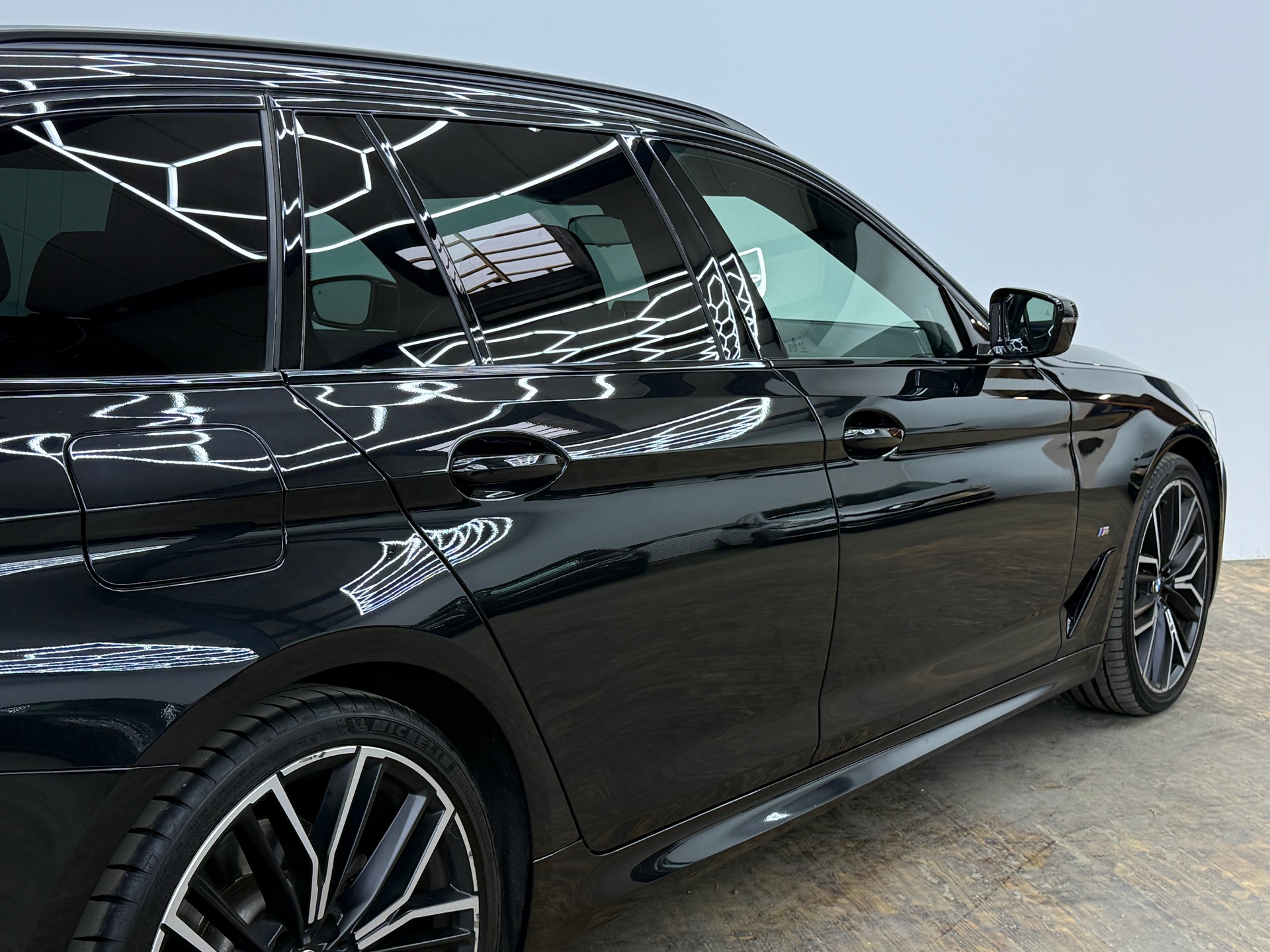 BMW 540d xDrive 48V Touring M Sport Steptronic-image-15