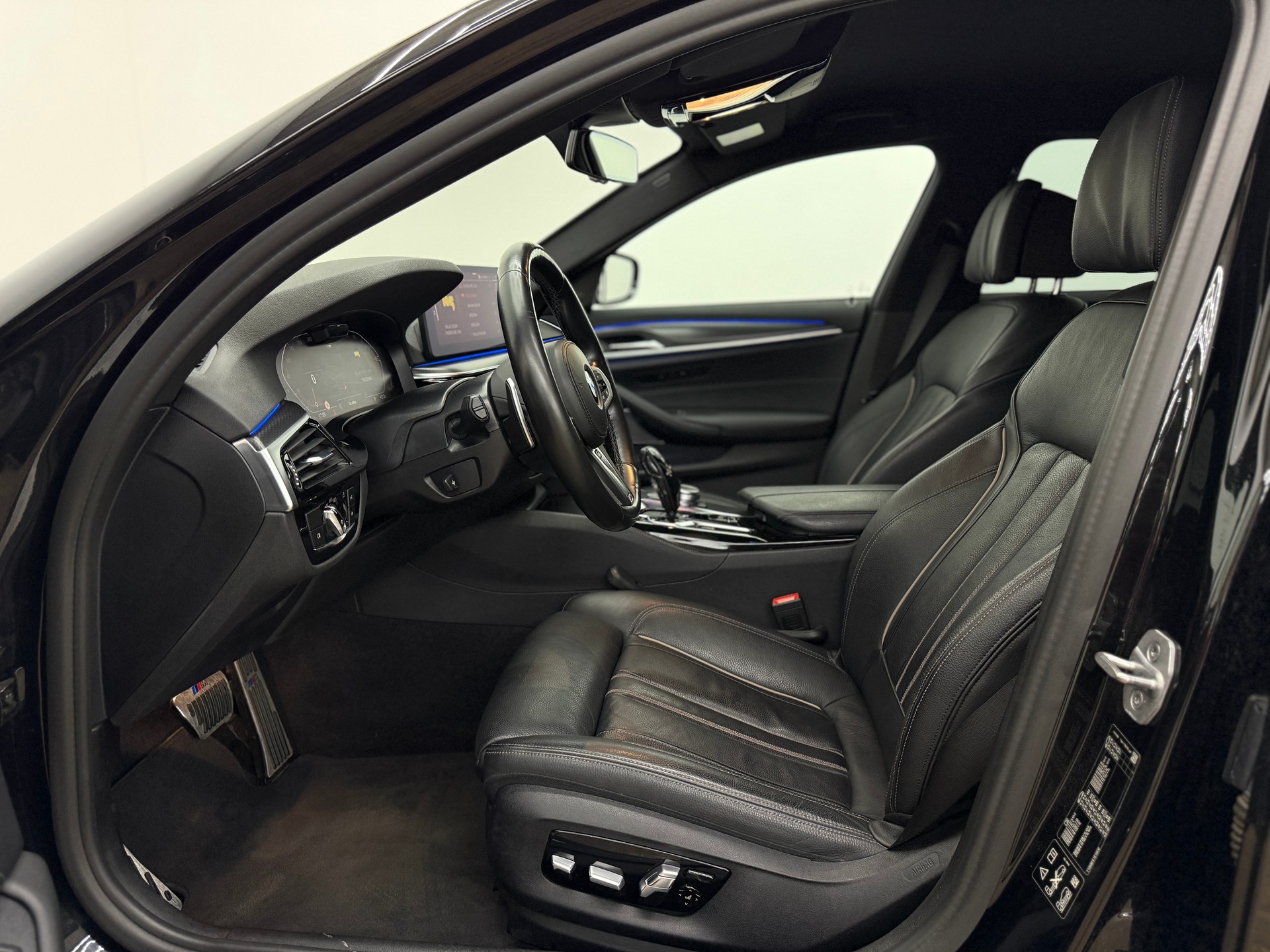 BMW 540d xDrive 48V Touring M Sport Steptronic-image-18