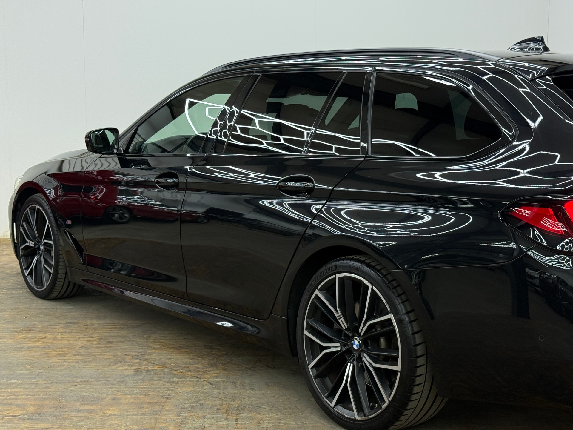 BMW 540d xDrive 48V Touring M Sport Steptronic-image-8