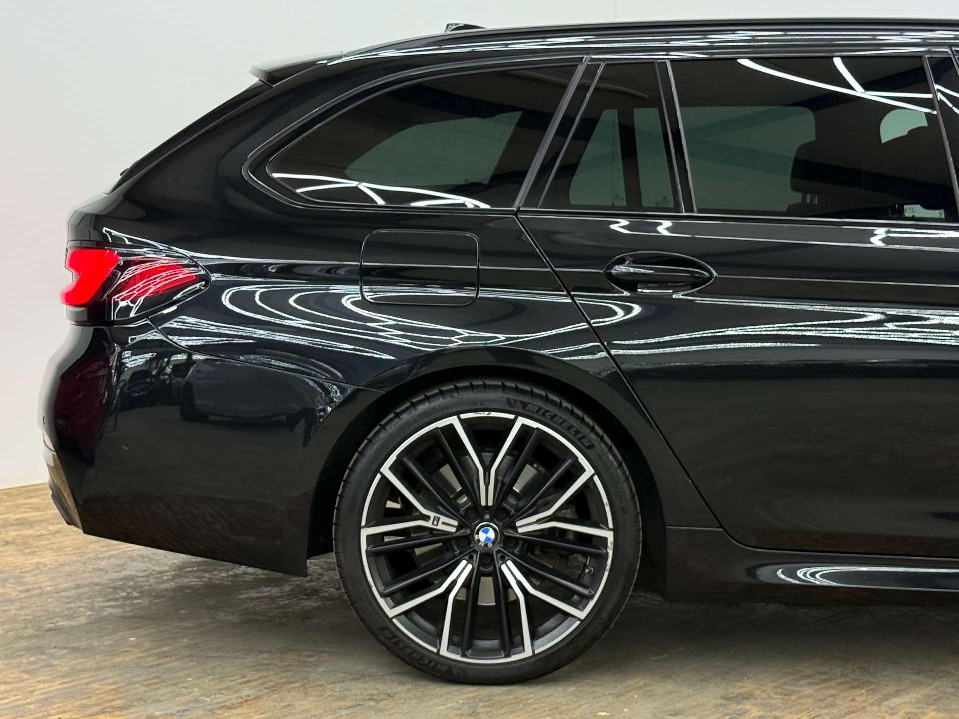 BMW 540d xDrive 48V Touring M Sport Steptronic-image-14