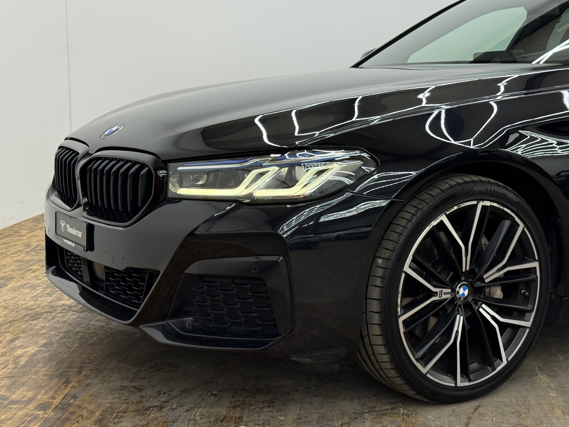 BMW 540d xDrive 48V Touring M Sport Steptronic-image-4