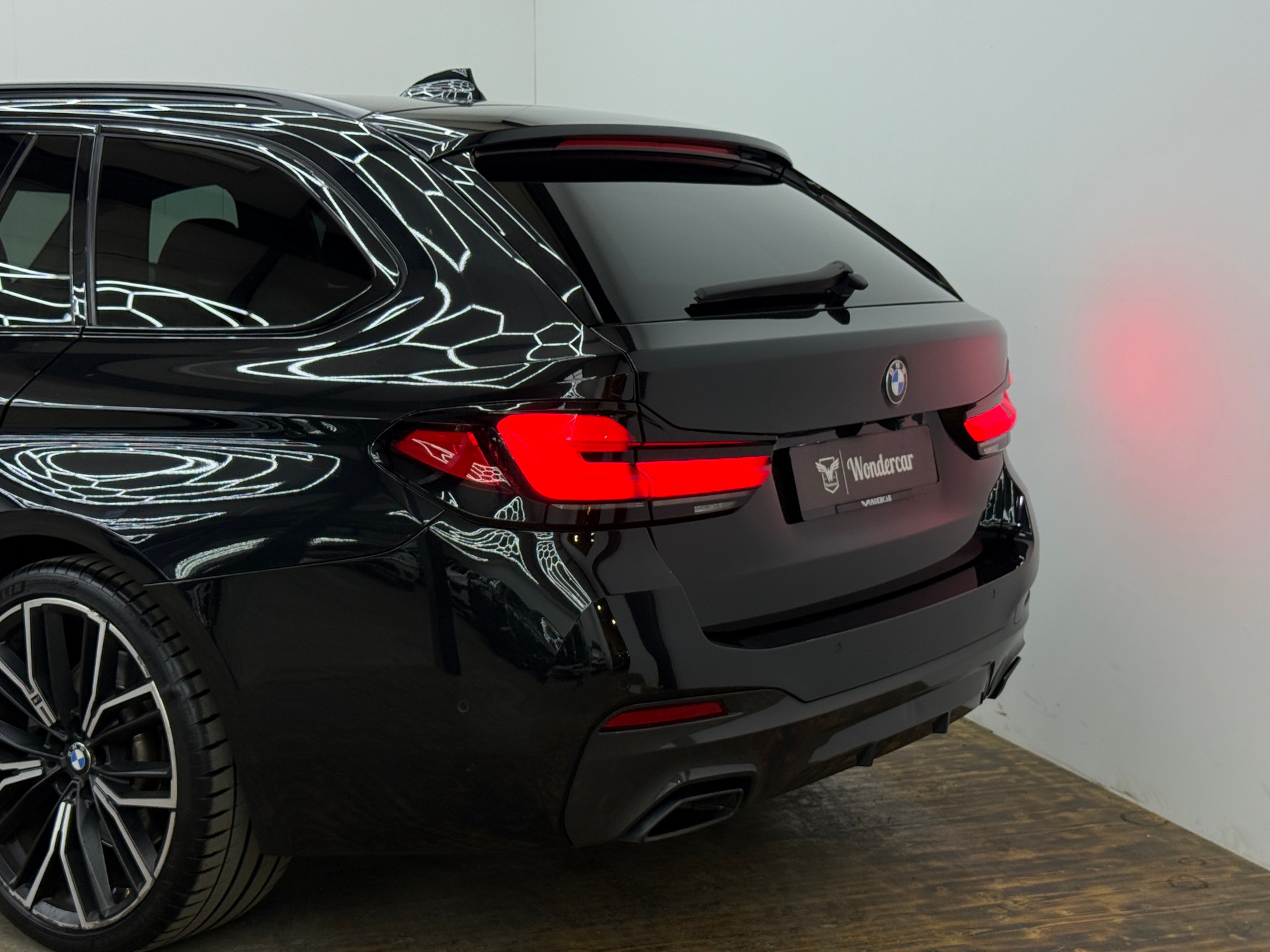 BMW 540d xDrive 48V Touring M Sport Steptronic-image-10