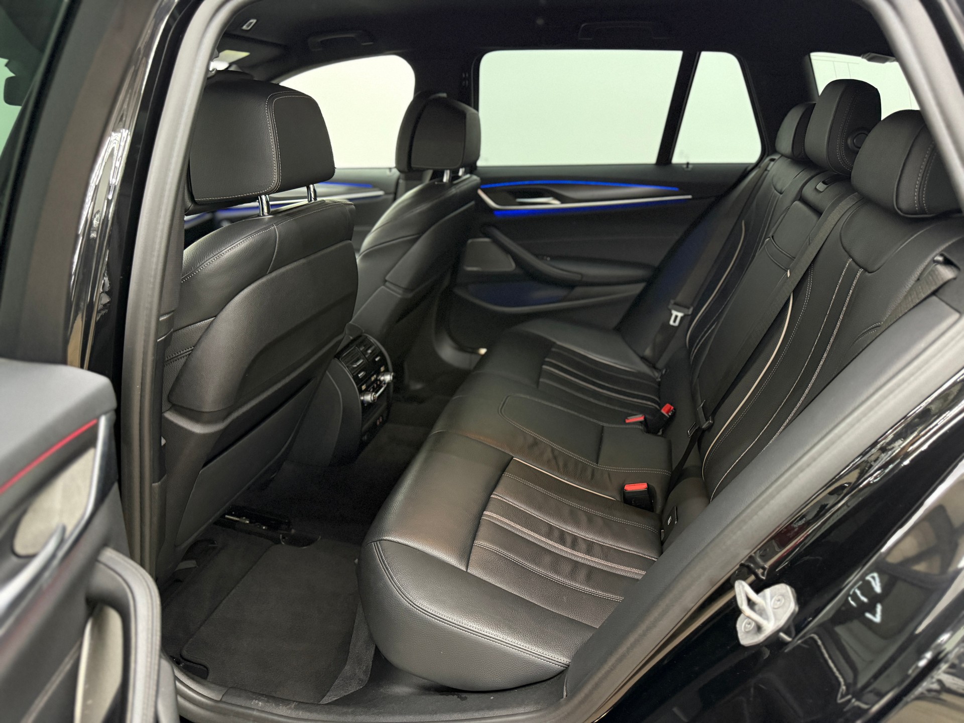 BMW 540d xDrive 48V Touring M Sport Steptronic-image-22