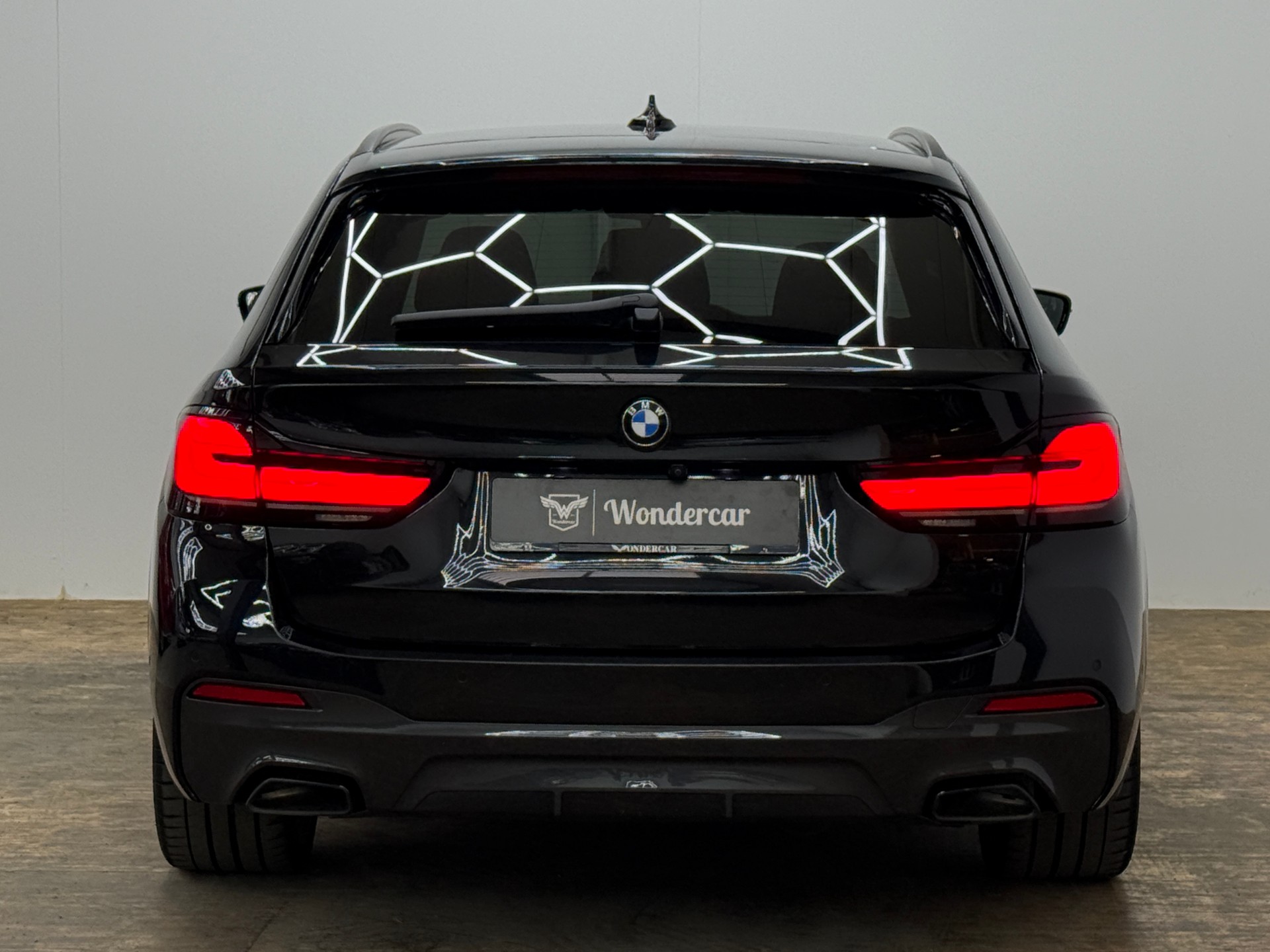 BMW 540d xDrive 48V Touring M Sport Steptronic-image-11