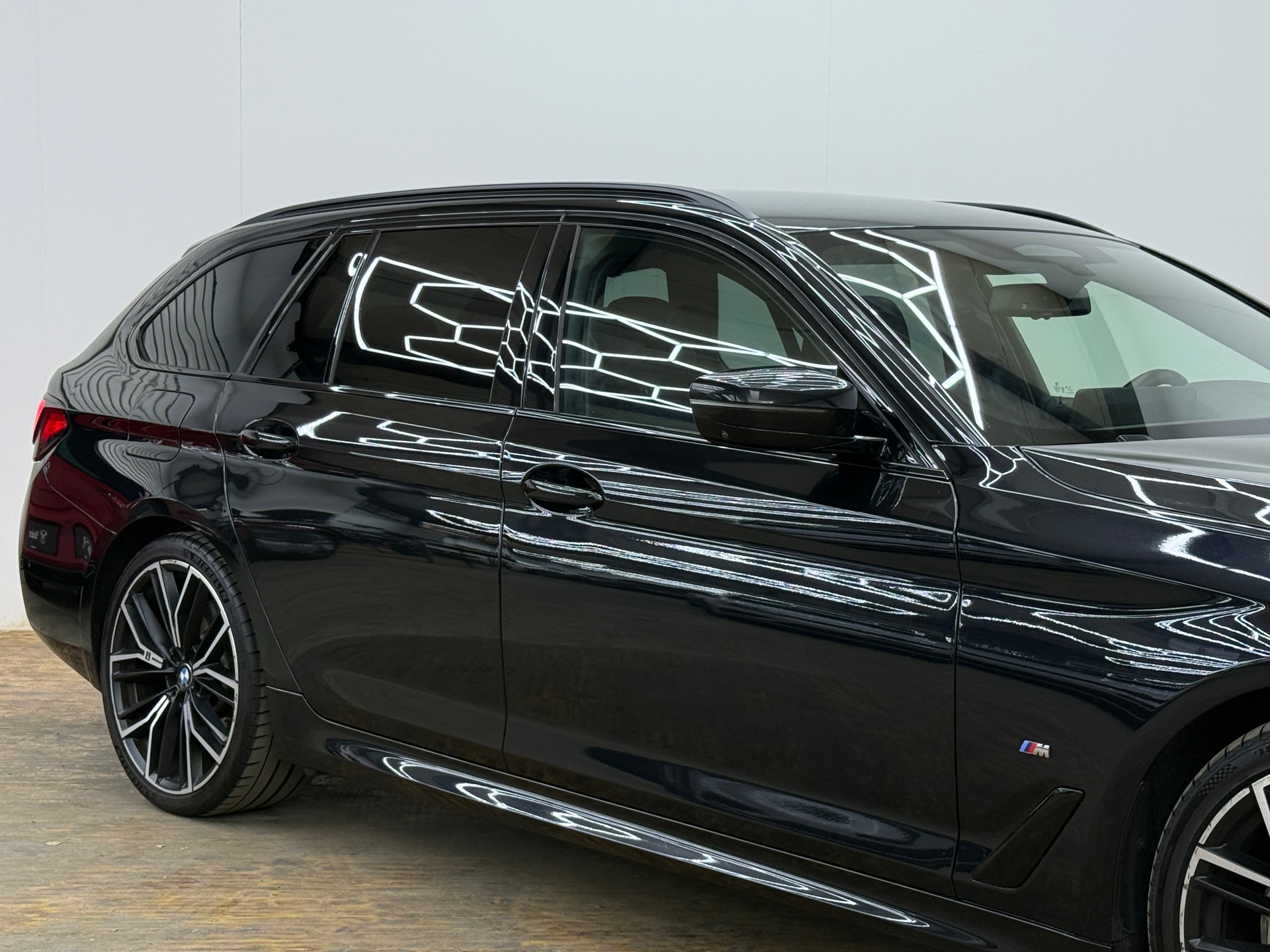 BMW 540d xDrive 48V Touring M Sport Steptronic-image-16