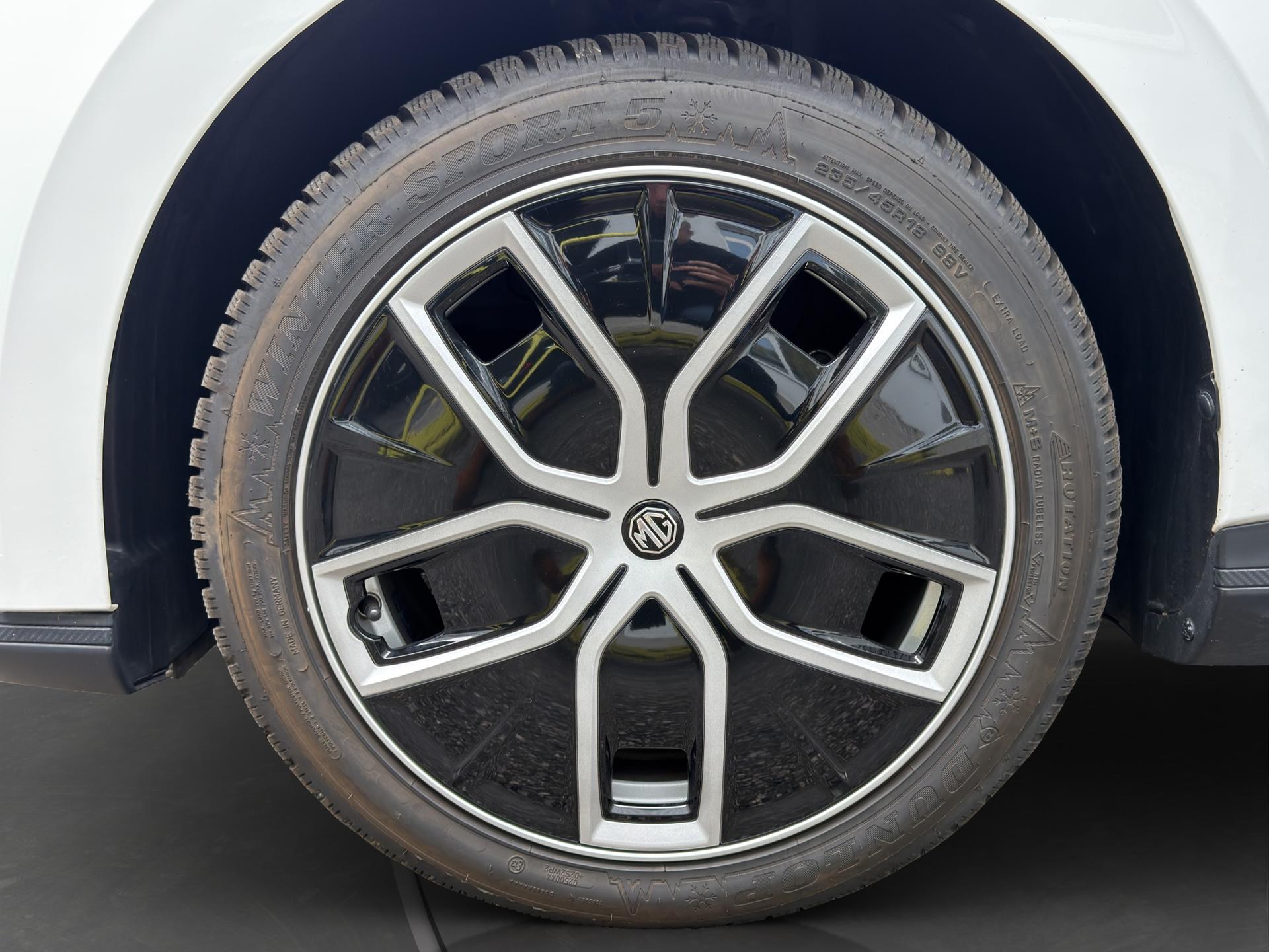 MG 4 EV 64kWh Luxury-image-17
