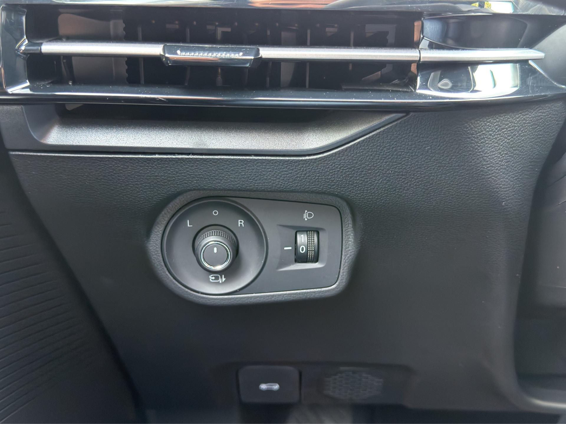 MG 4 EV 64kWh Luxury-image-24