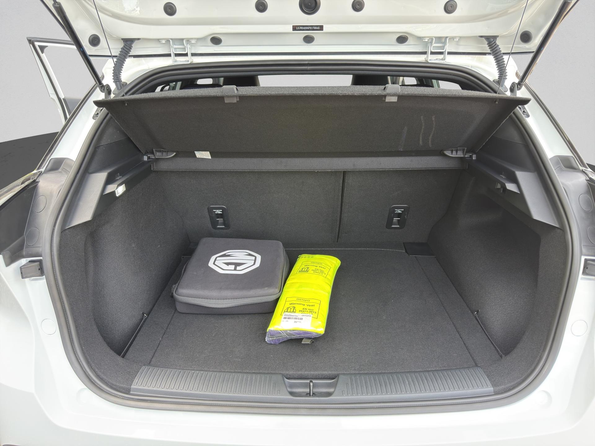 MG 4 EV 64kWh Luxury-image-15