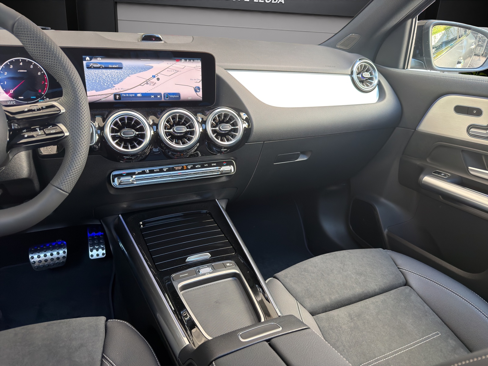 MERCEDES-BENZ GLA 200 Night Star 7G-DCT-image-12