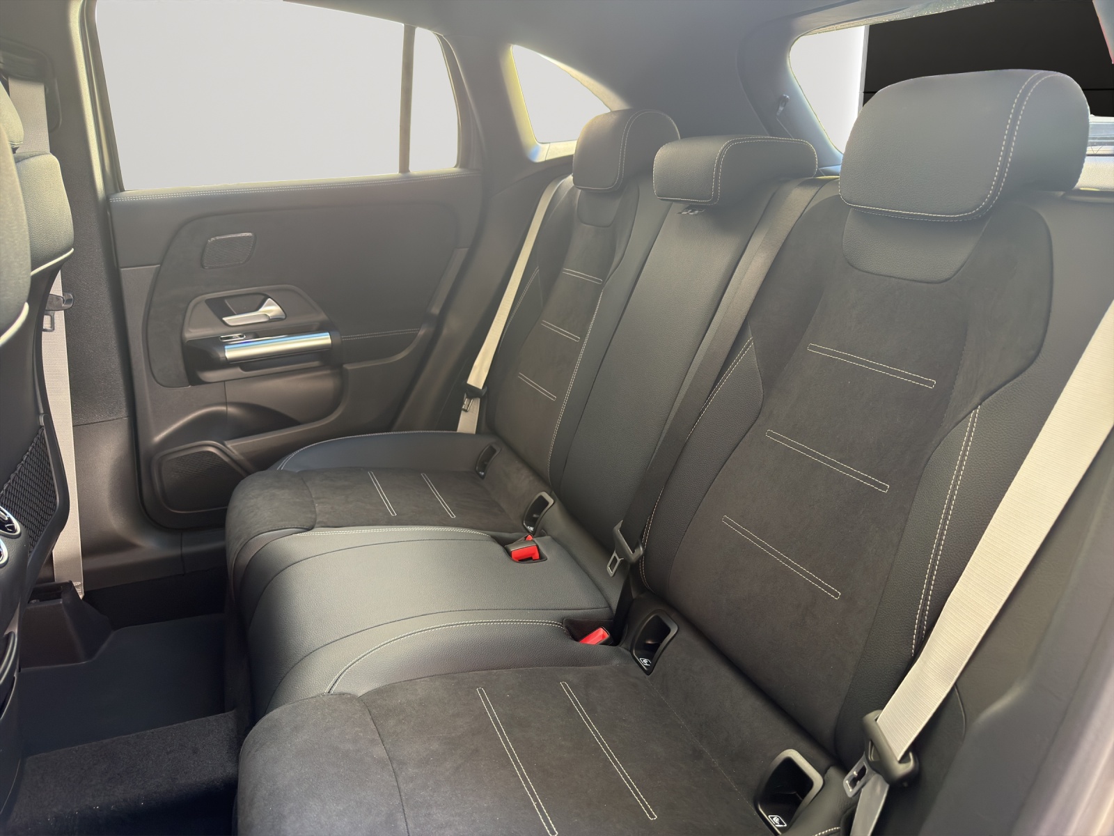 MERCEDES-BENZ GLA 200 Night Star 7G-DCT-image-10
