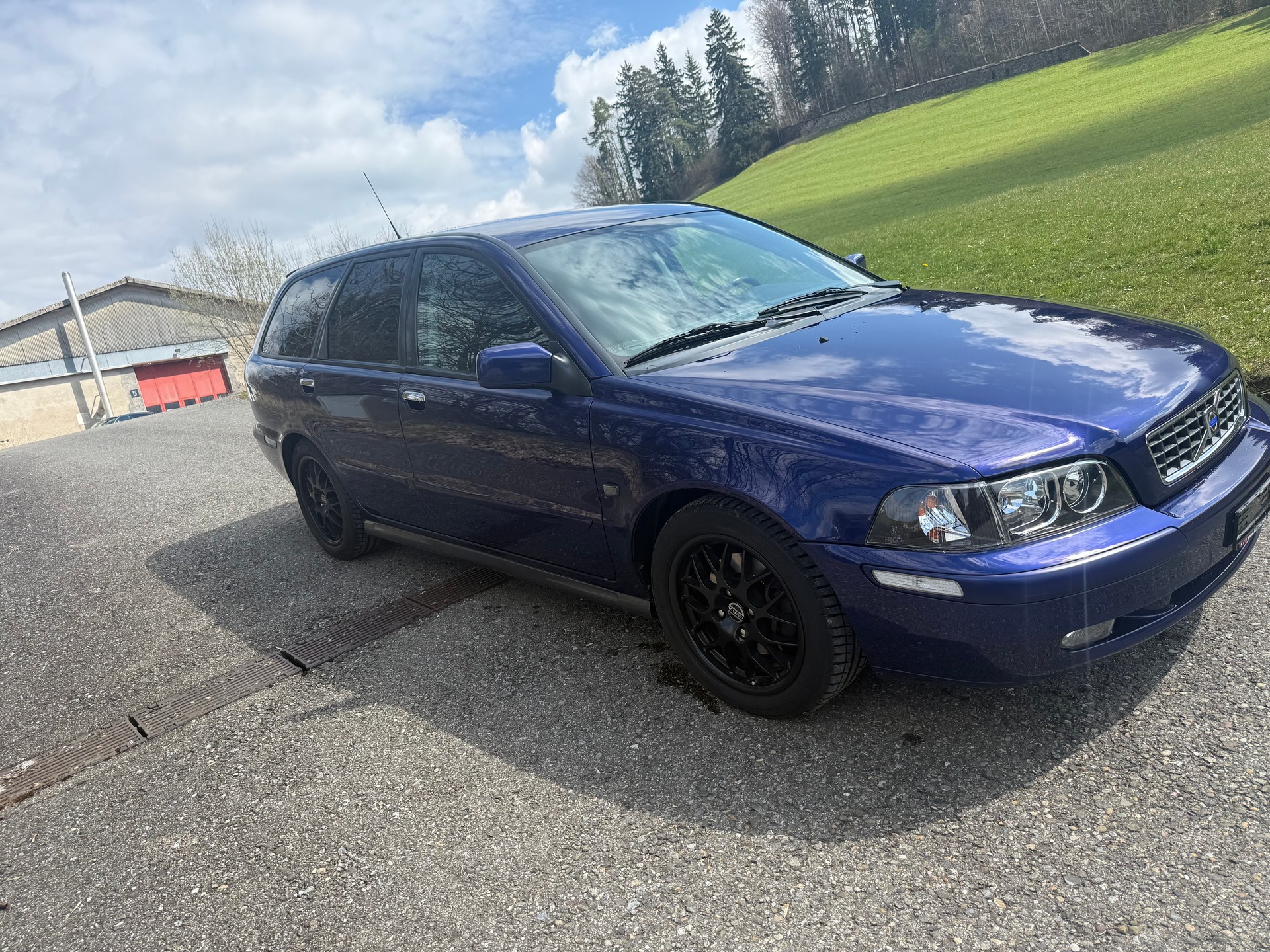 VOLVO V40 1.9D Limited Sports Edition-image-1