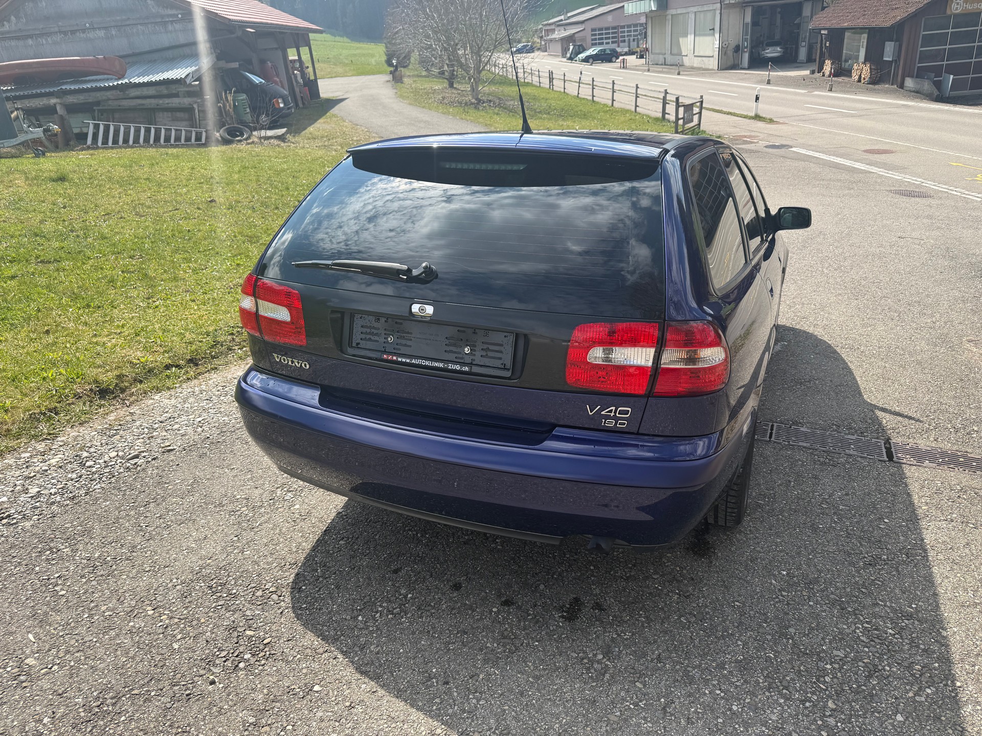 VOLVO V40 1.9D Limited Sports Edition-image-3
