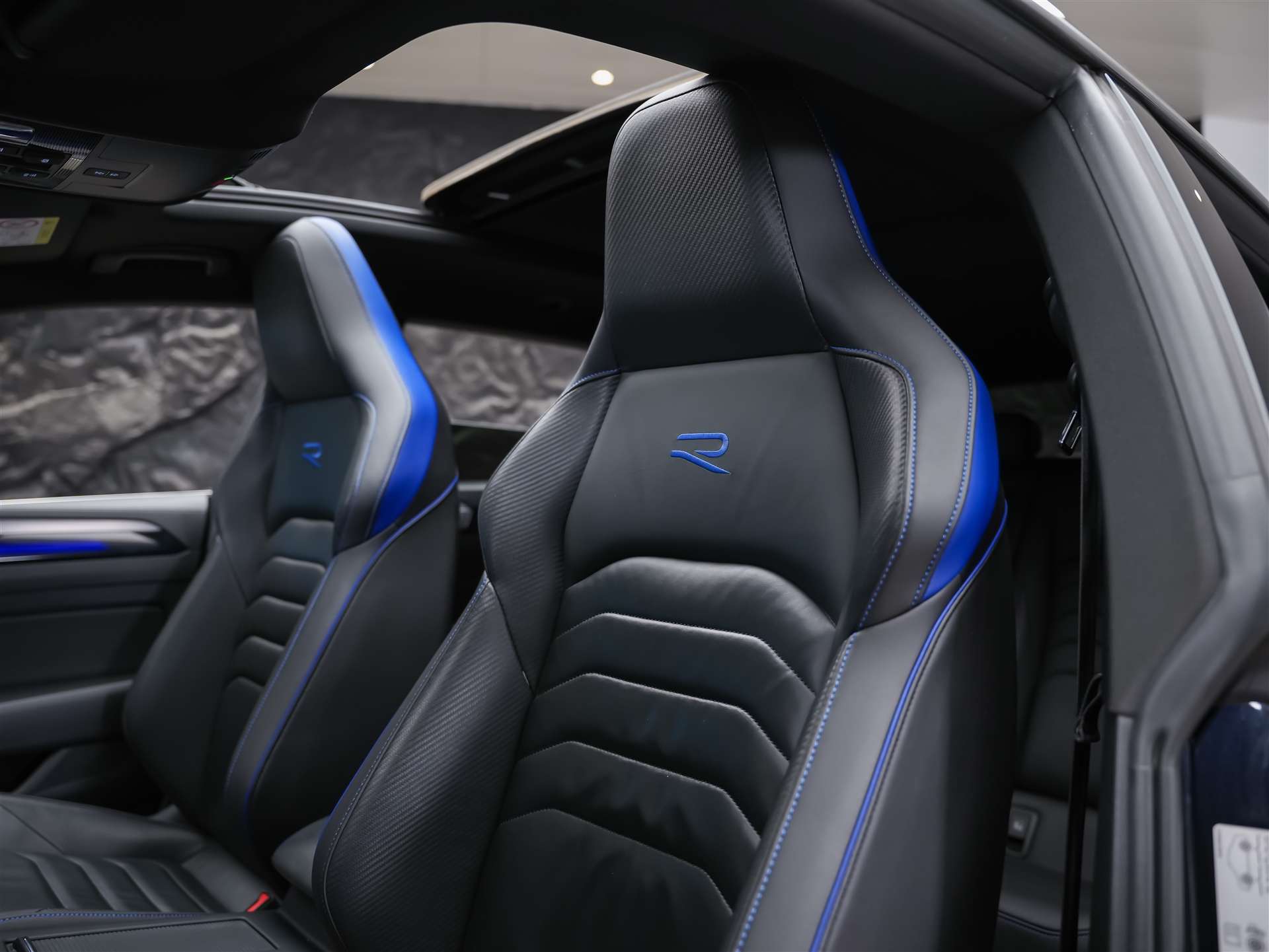 VW Arteon SB 2.0 TSI R 4Motion DSG *Panorama*Massage*Voll Leder*AHK*-image-9