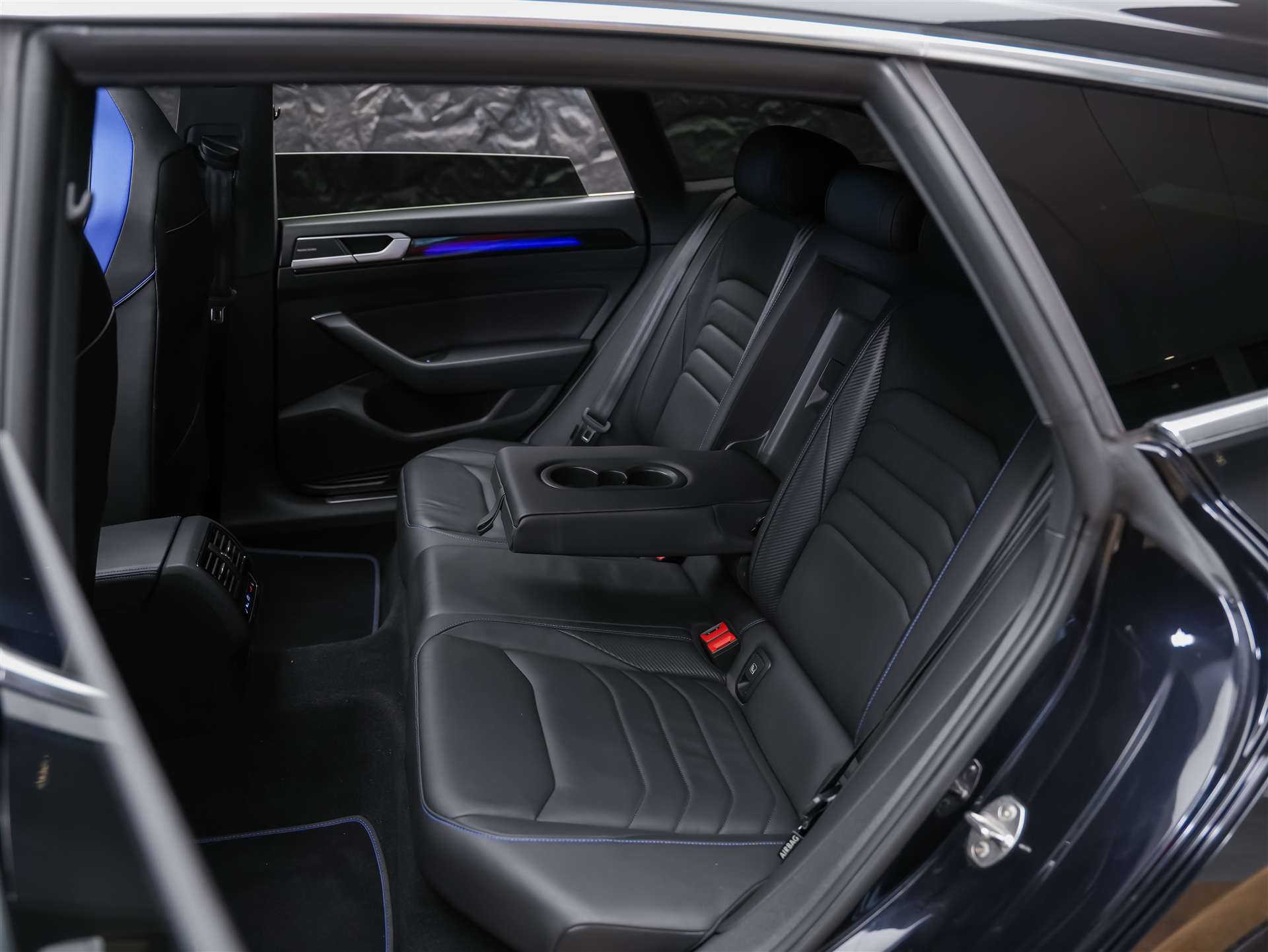 VW Arteon SB 2.0 TSI R 4Motion DSG *Panorama*Massage*Voll Leder*AHK*-image-14