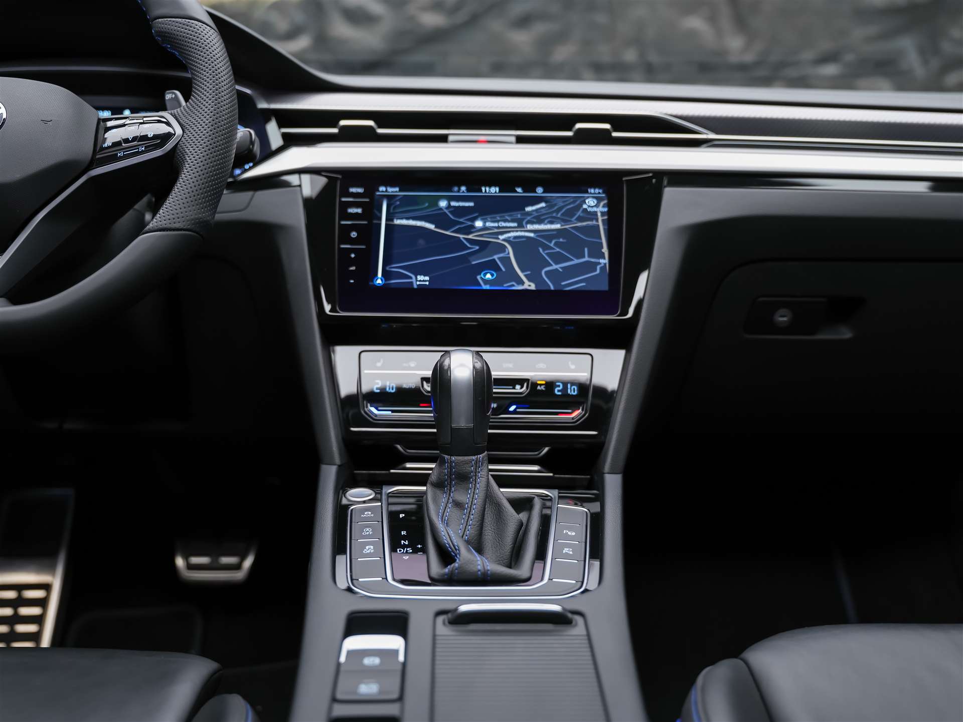 VW Arteon SB 2.0 TSI R 4Motion DSG *Panorama*Massage*Voll Leder*AHK*-image-21