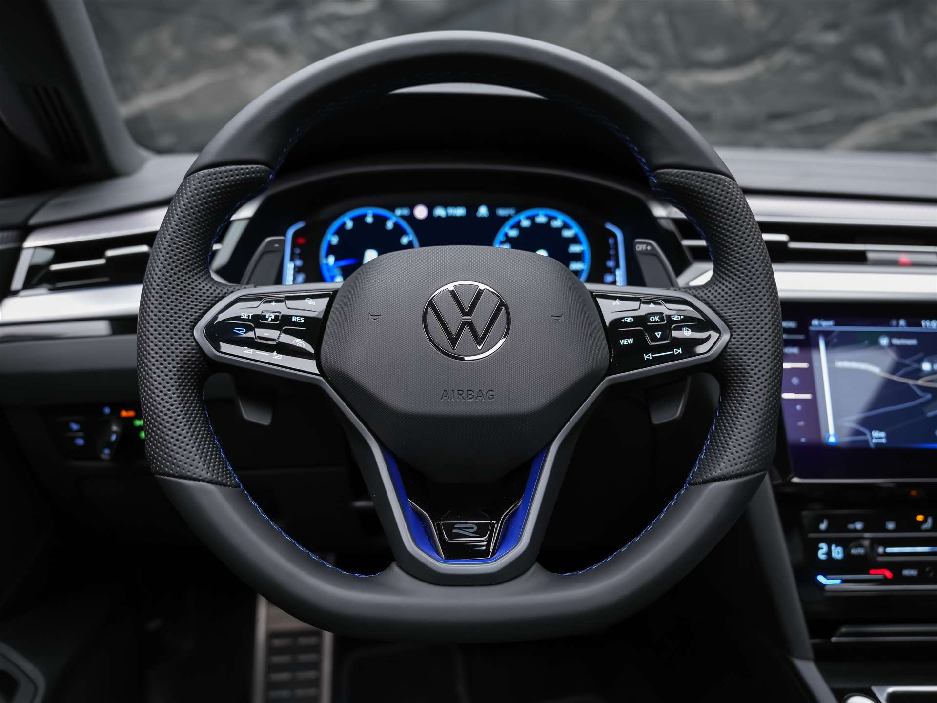 VW Arteon SB 2.0 TSI R 4Motion DSG *Panorama*Massage*Voll Leder*AHK*-image-31