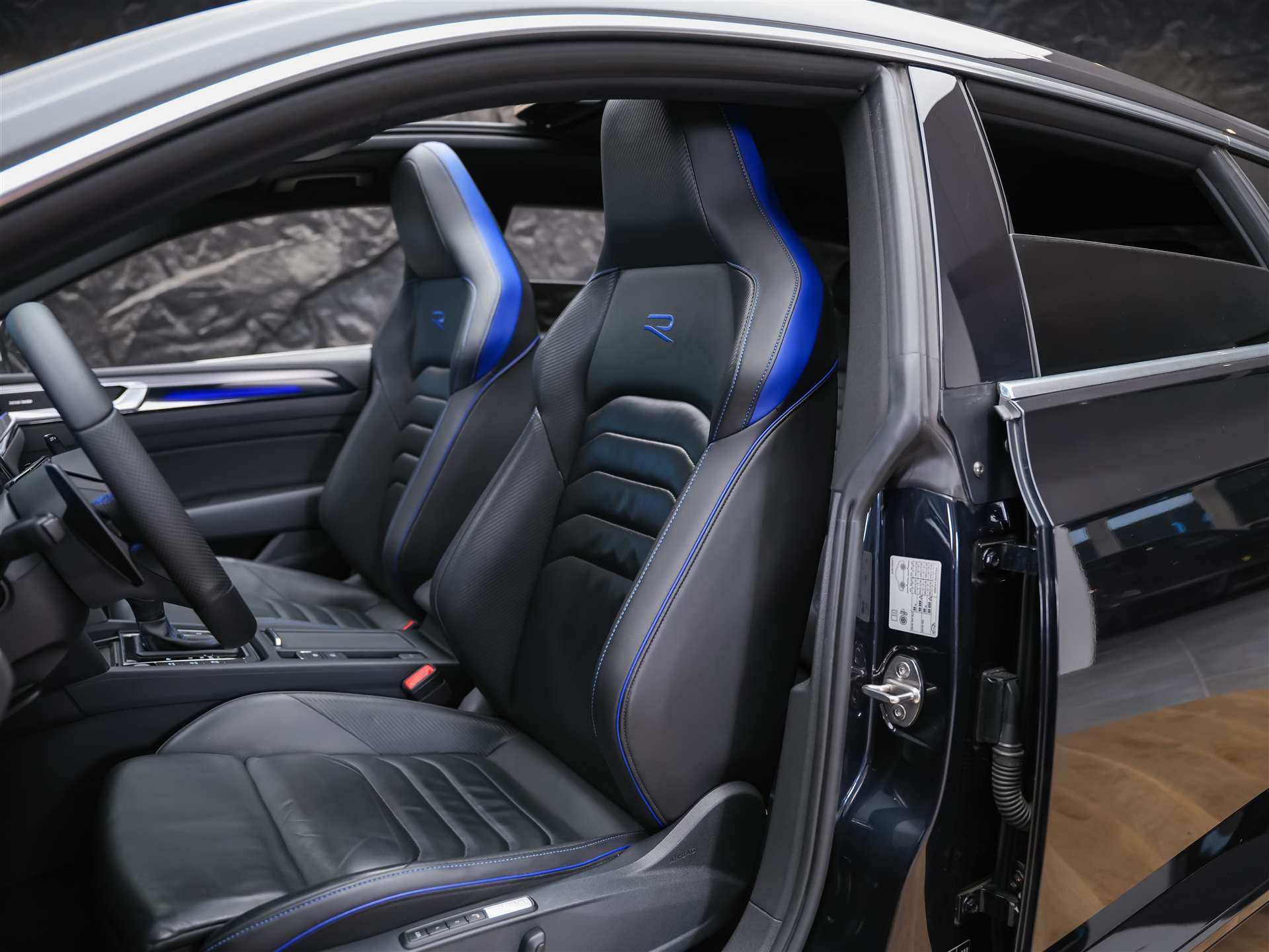 VW Arteon SB 2.0 TSI R 4Motion DSG *Panorama*Massage*Voll Leder*AHK*-image-8