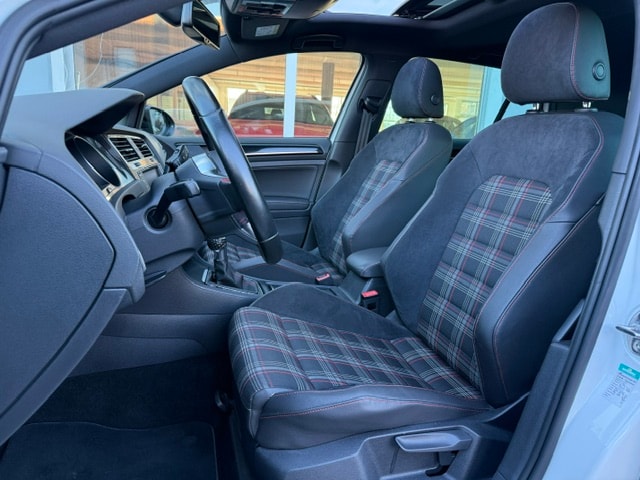 VW Golf 2.0 TSI GTI Performance DSG-image-12