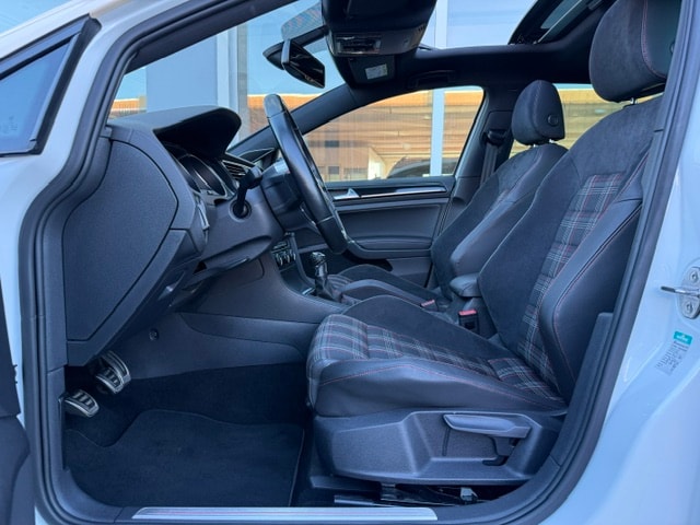VW Golf 2.0 TSI GTI Performance DSG-image-10