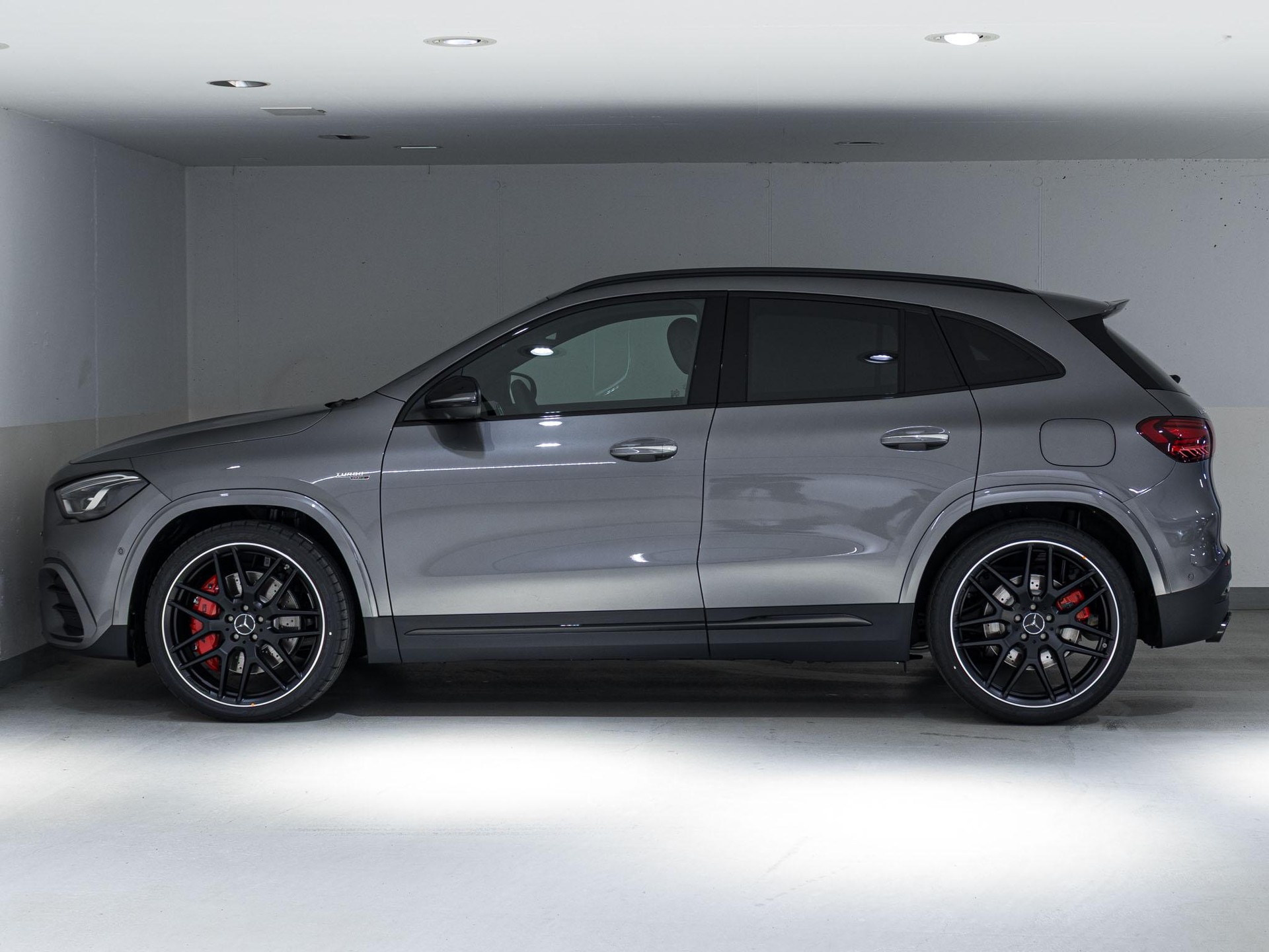 MERCEDES-BENZ GLA 45 S AMG 4MATIC+-image-4