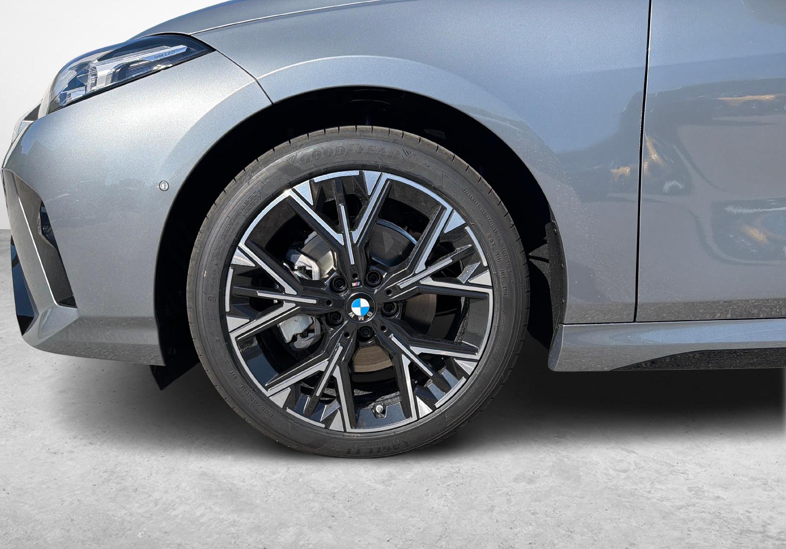 BMW 1er Reihe F70 120i-image-8