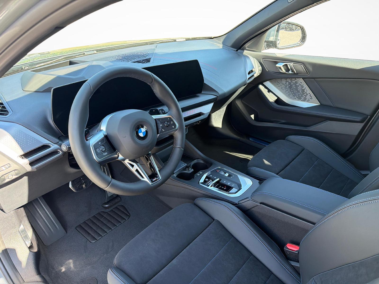 BMW 1er Reihe F70 120i-image-9