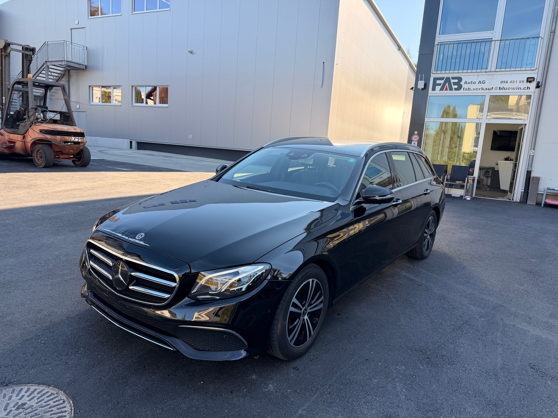 MERCEDES-BENZ E 220 d Avantgarde 4Matic 9G-Tronic-image-2