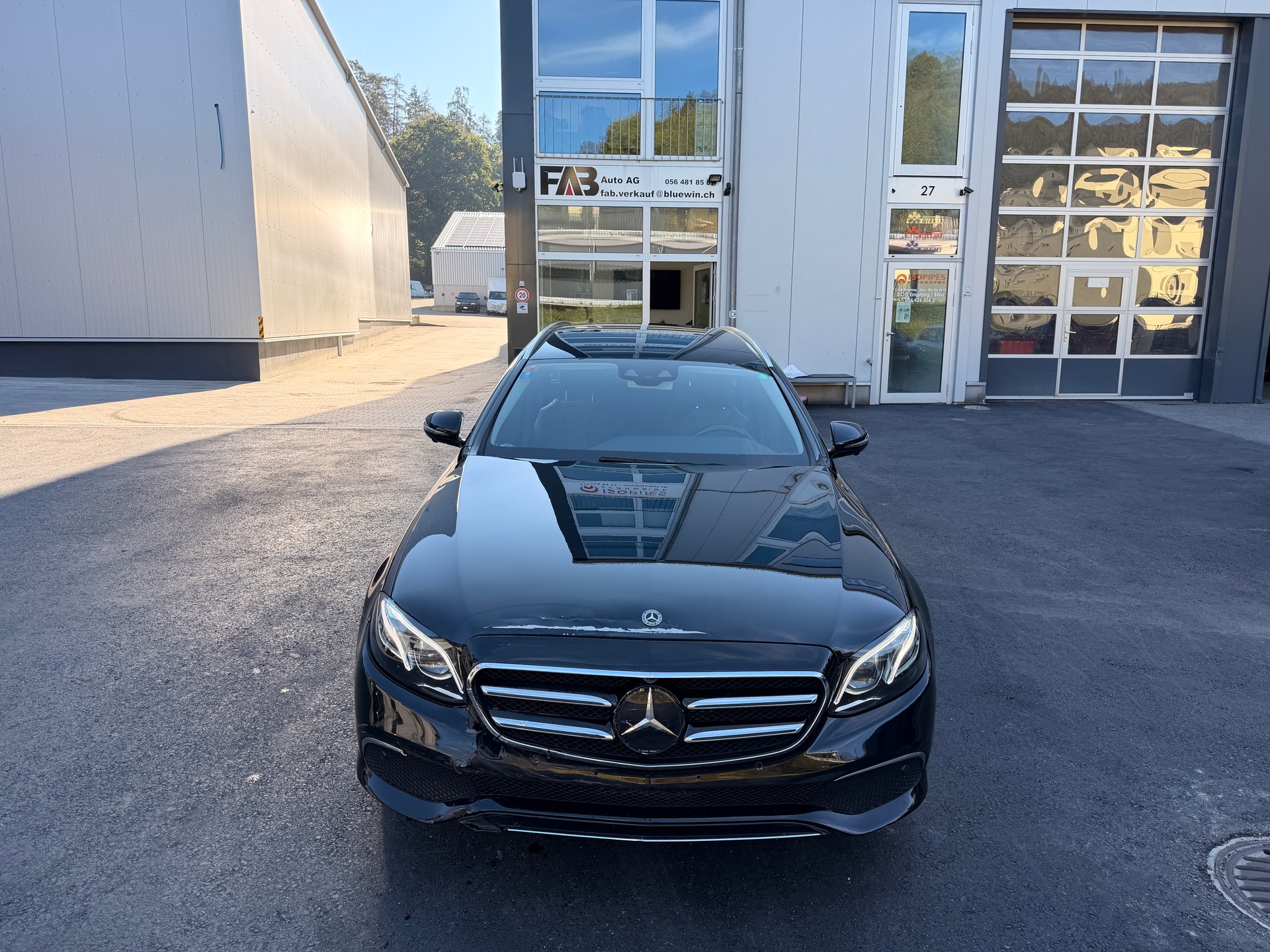 MERCEDES-BENZ E 220 d Avantgarde 4Matic 9G-Tronic-image-3