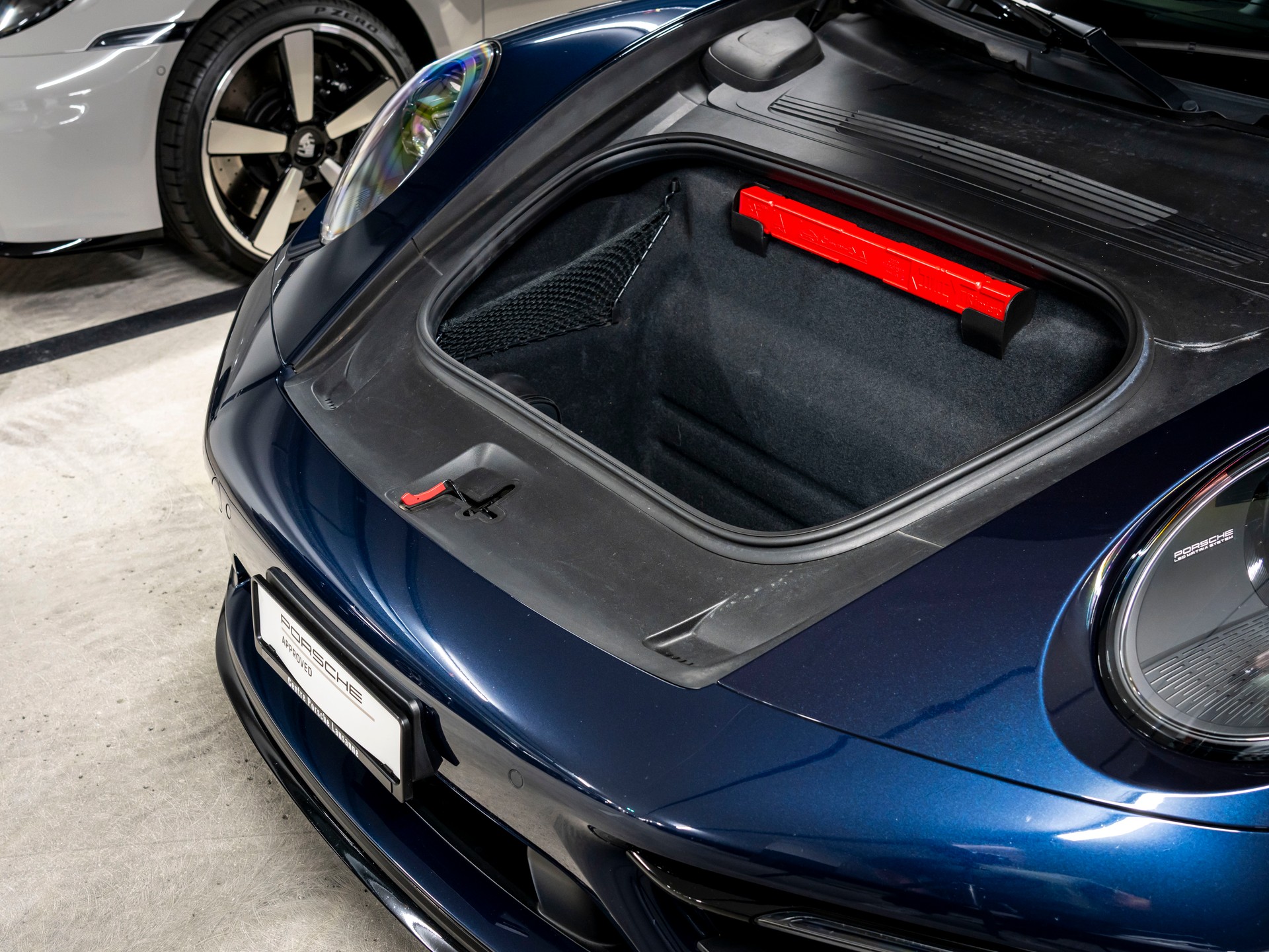 PORSCHE 911 Carrera 4 GTS PDK-image-9
