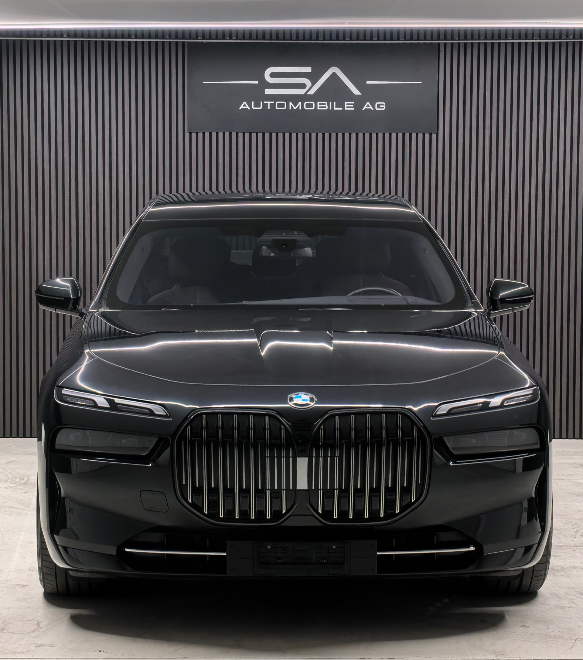 BMW 740d xDrive 48V Steptronic-image-1