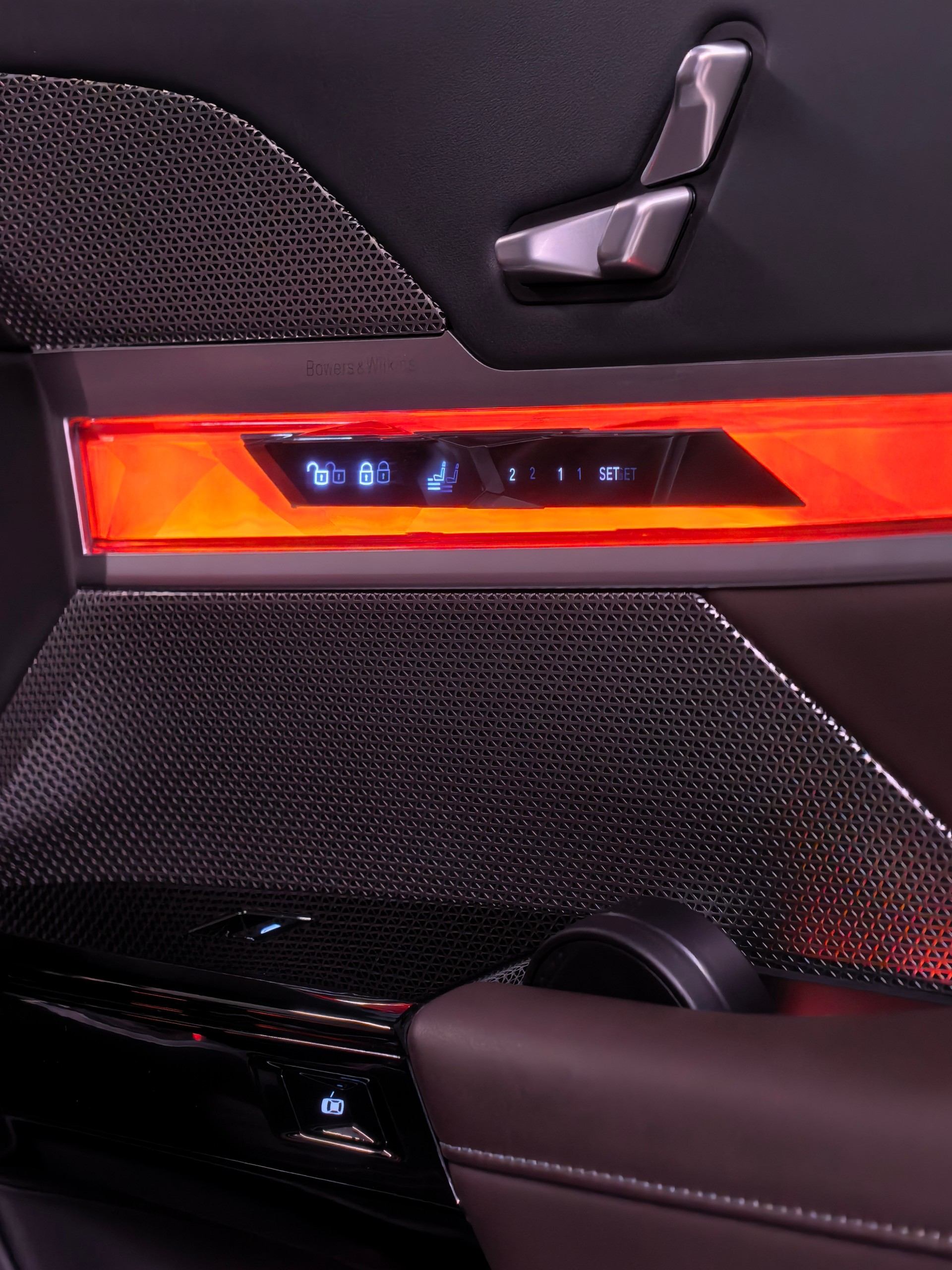 BMW 740d xDrive 48V Steptronic-image-12