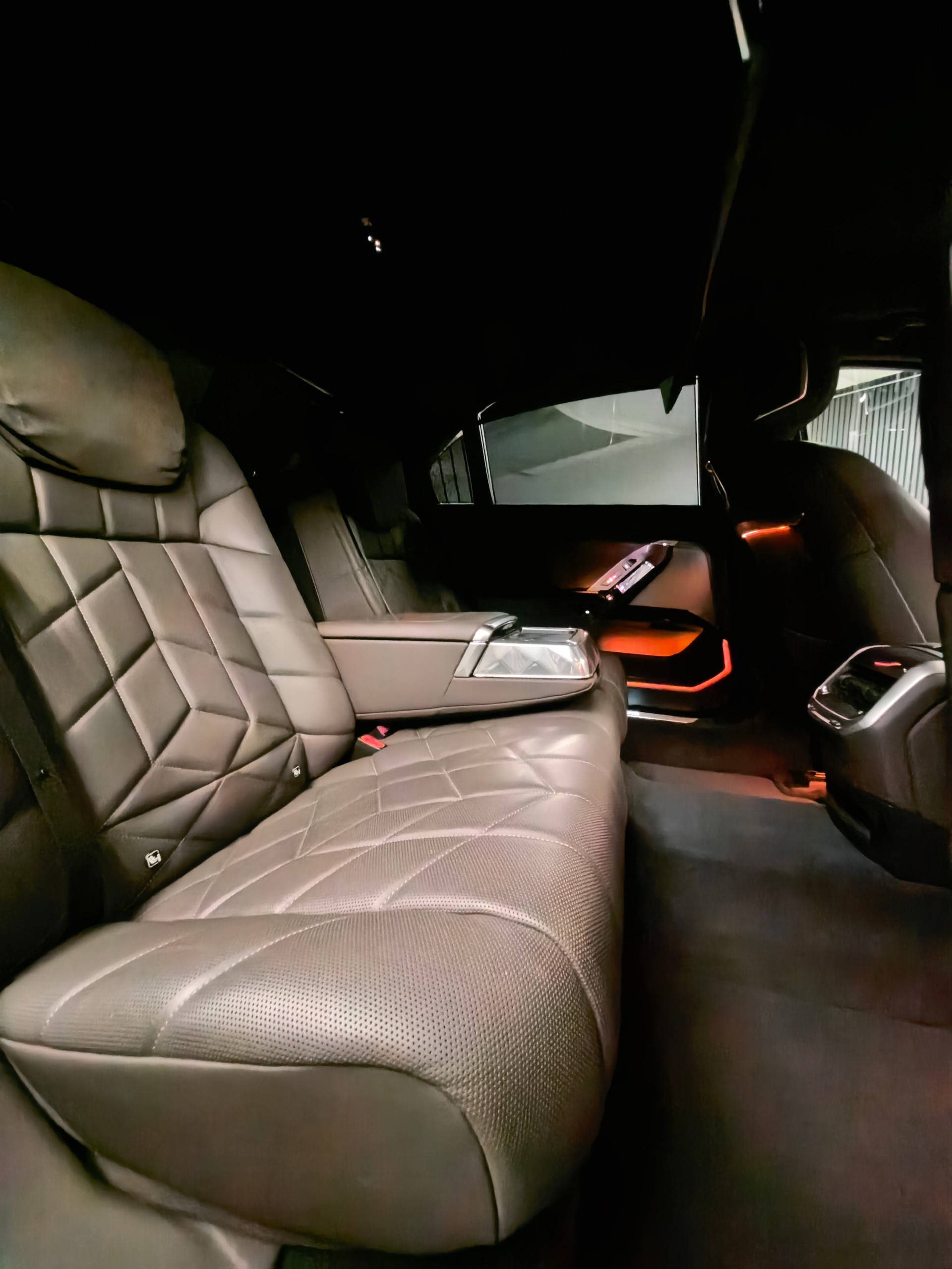 BMW 740d xDrive 48V Steptronic-image-15