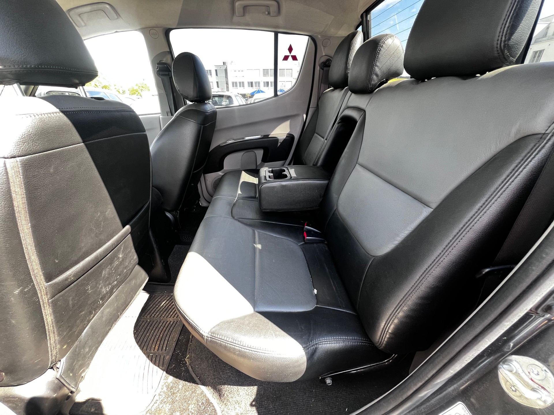 MITSUBISHI L 200 2.5 DID HP Intense Double Cab A-image-5