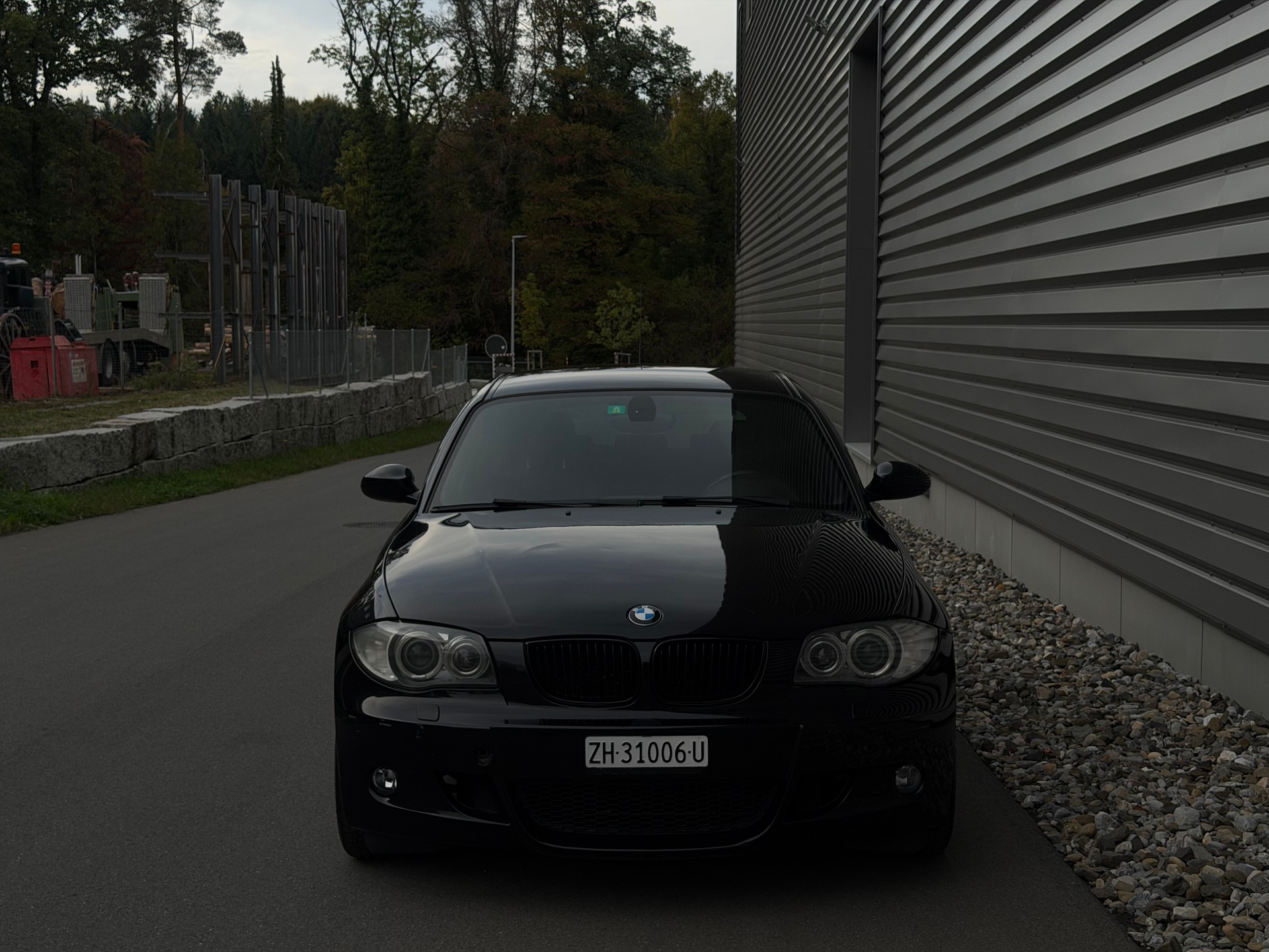 BMW 130i-image-6