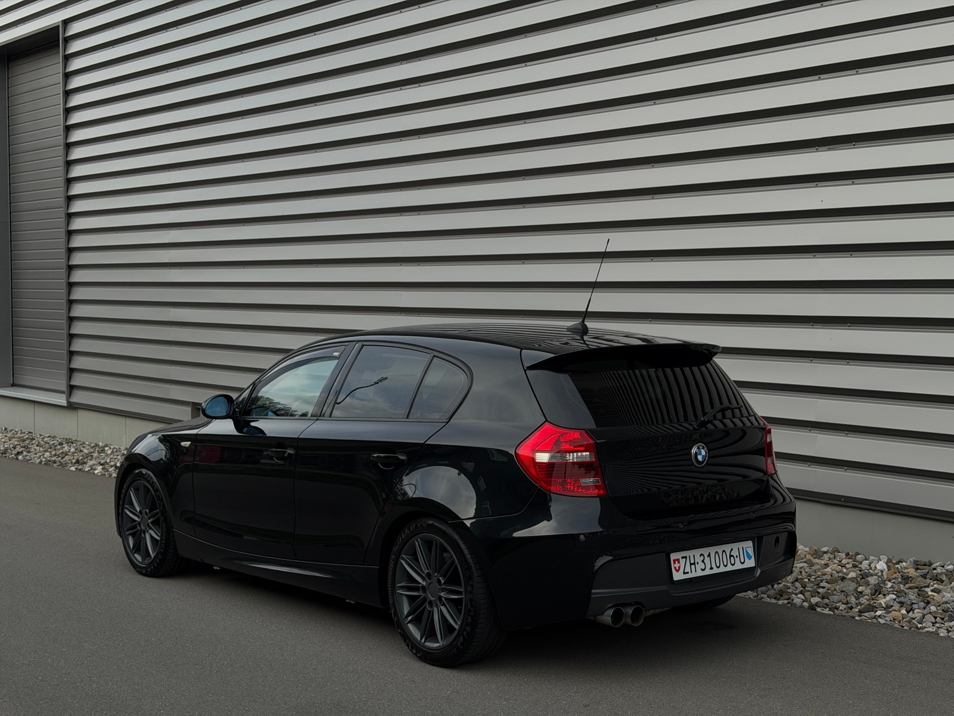BMW 130i-image-3